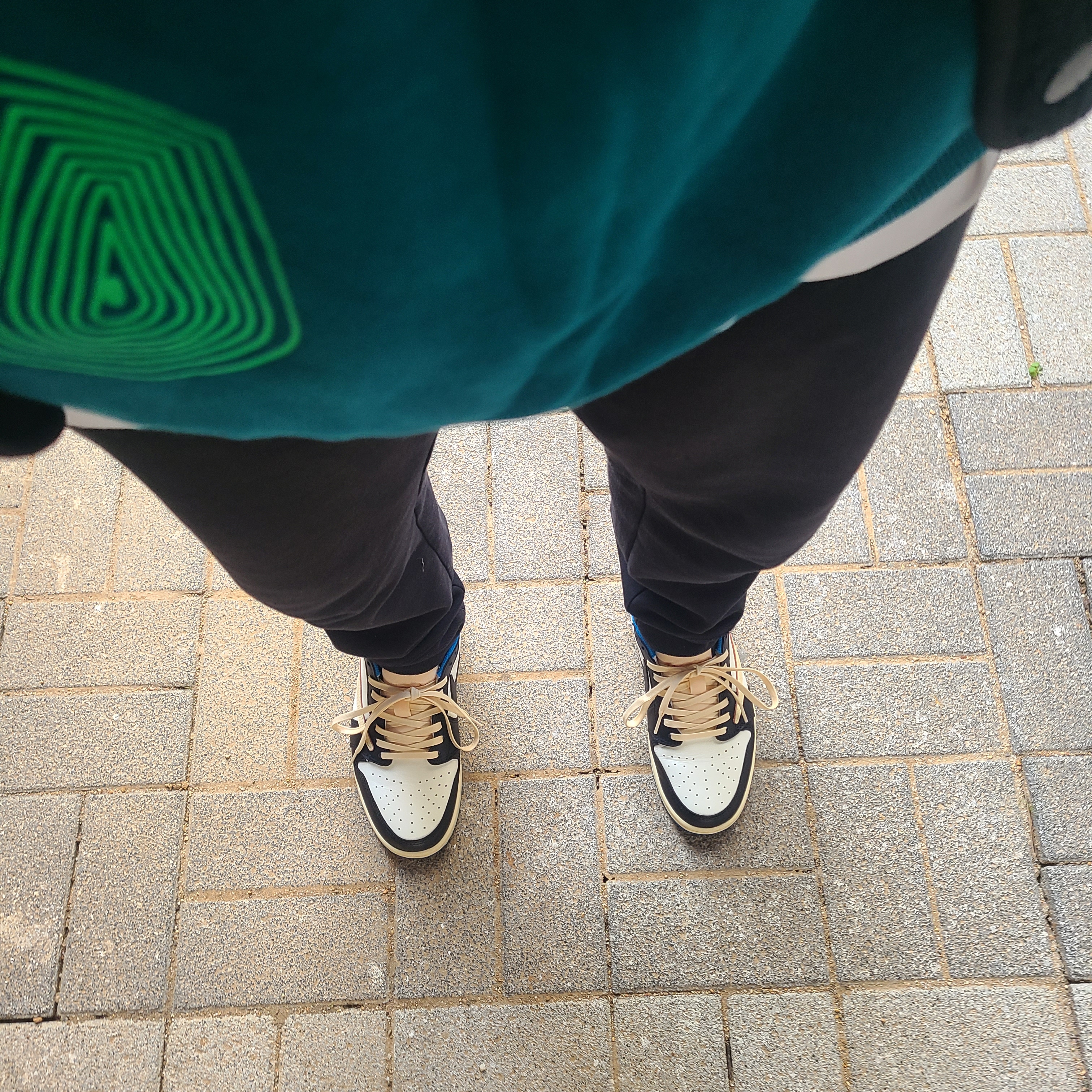 Jordan 1 x Travis Scott x Fragment Retro Low OG SP Military Blue, Nike x Patta Air Max 1 Monarch 착용 스타일 - 1