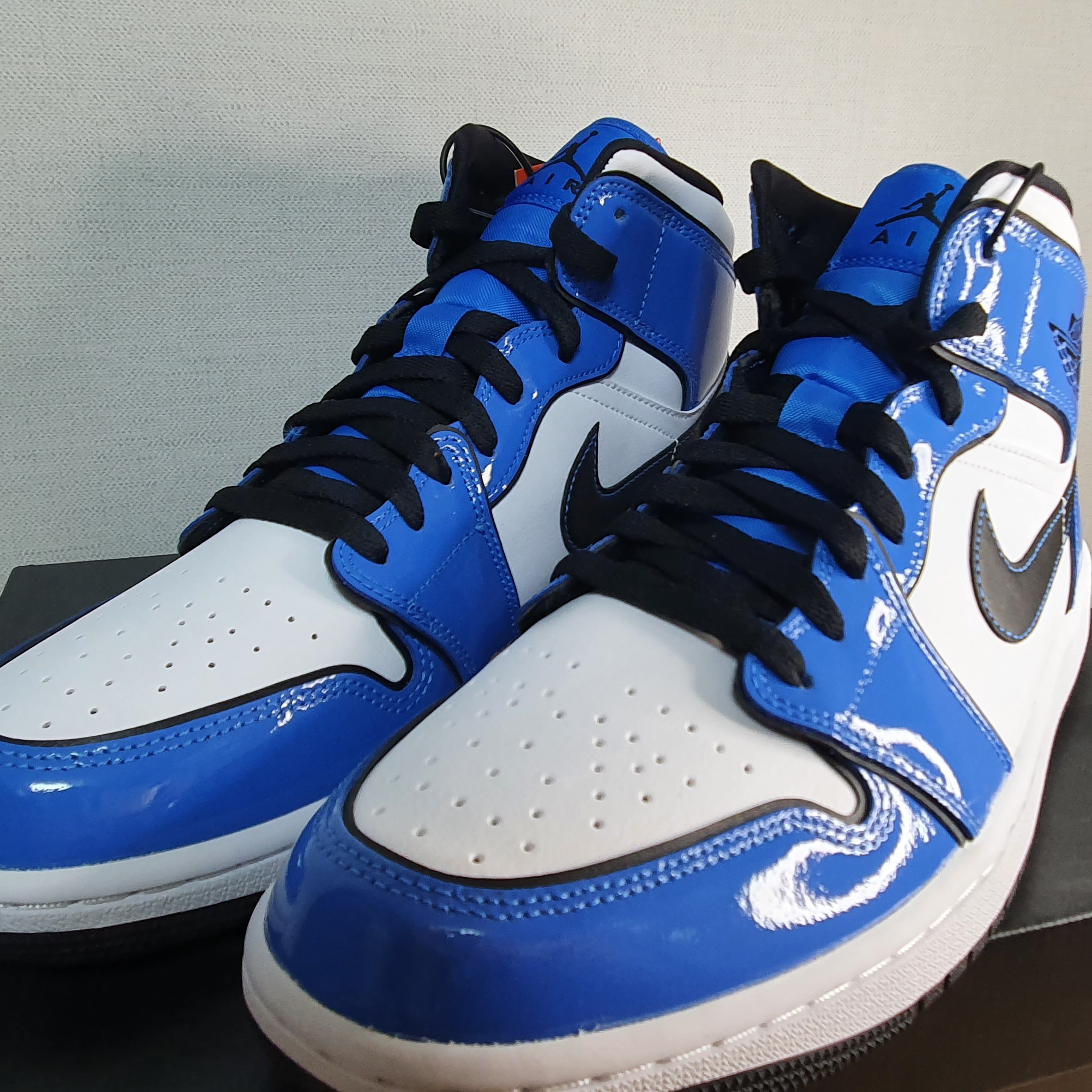 Jordan 1 Mid SE Signal Blue, (GS) Jordan 1 Mid SE Signal Blue 착용 스타일 - 2