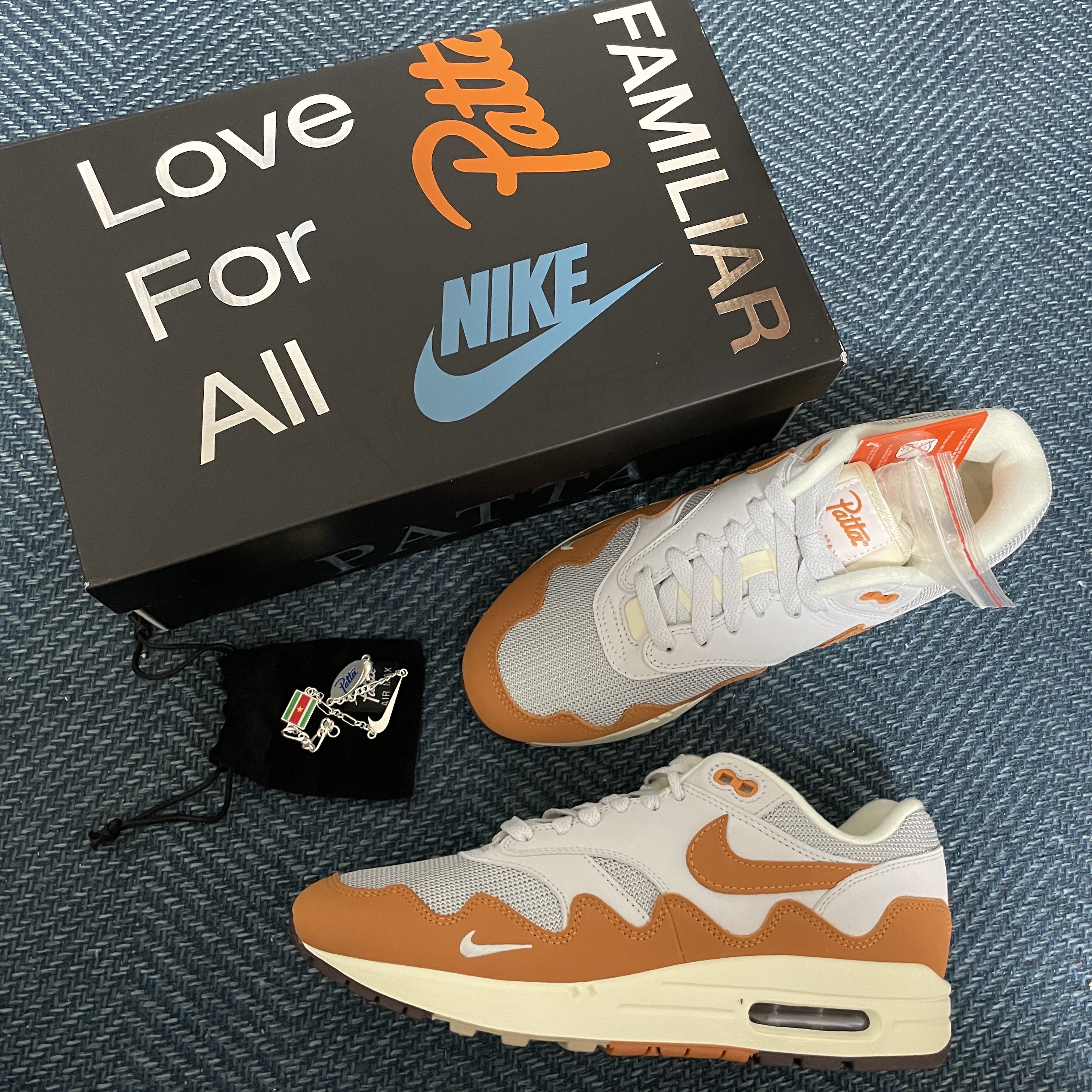 Nike x Patta Air Max 1 Monarch 착용 스타일