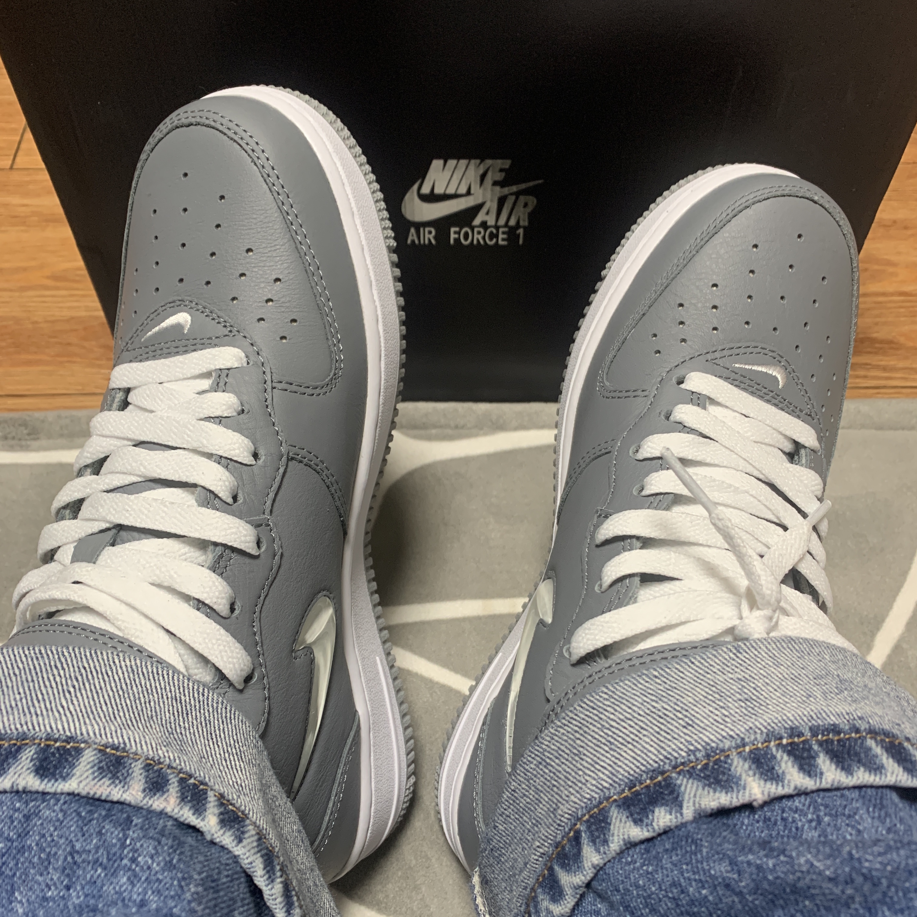 Nike Air Force 1 Mid QS NYC Cool Grey 착용 스타일