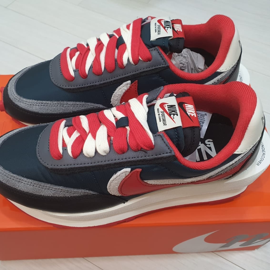Nike x Sacai x Undercover LDWaffle Midnight Spruce University Red 착용 스타일 - 2