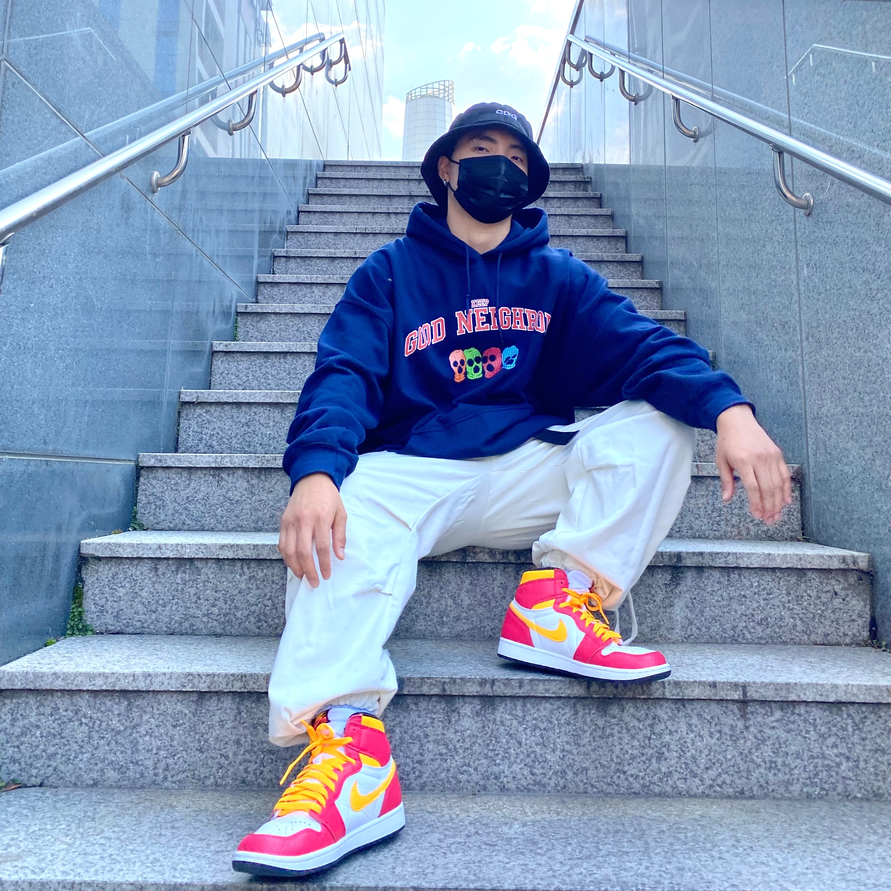Jordan 1 Retro High OG Light Fusion Red 착용 스타일 - 2