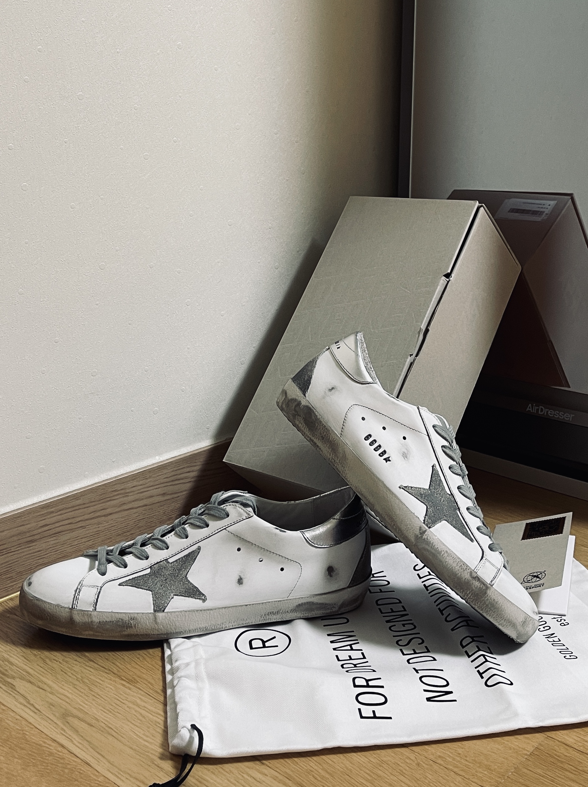 Golden Goose Superstar White Silver Heel Tab Sneakers, (W) Golden Goose Superstar White Silver Heel Tab Sneakers 착용 스타일