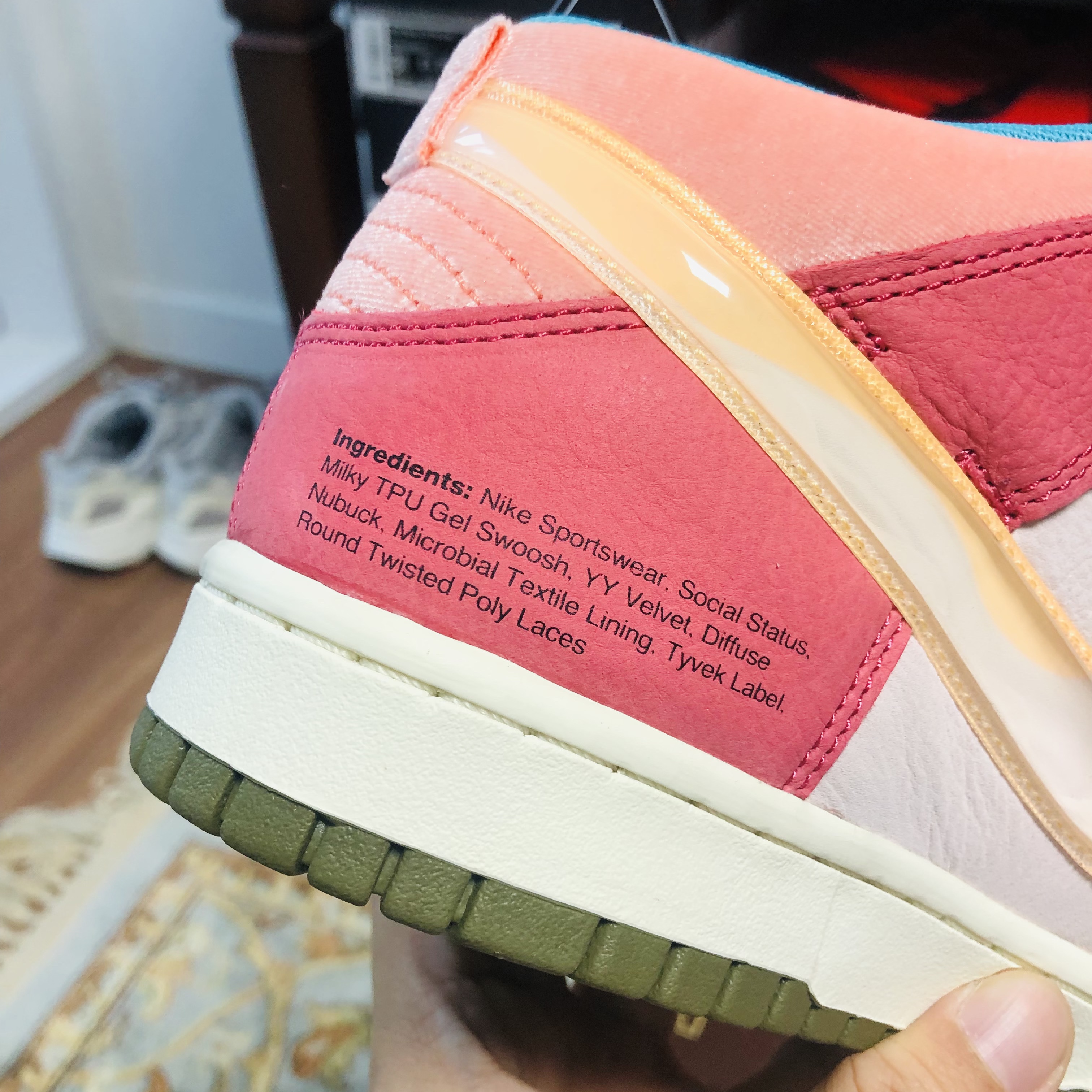 Nike x Social Status Dunk Mid Free Lunch Strawberry Milk, Nike x Social Status Dunk Mid Free Lunch Chocolate Milk 착용 스타일 - 3