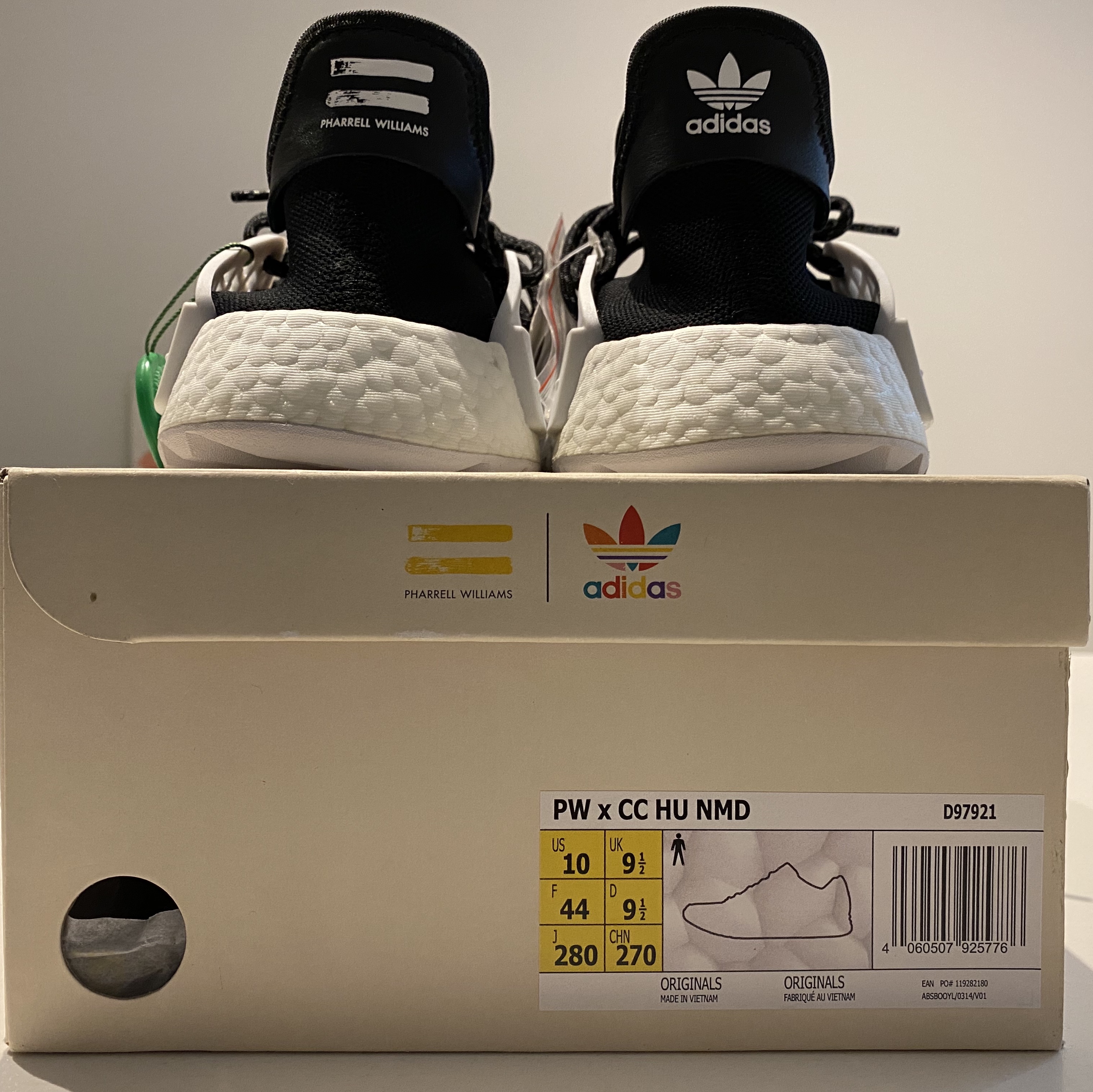 Adidas x Chanel x Pharrell Williams Hu NMD 착용 스타일 - 3