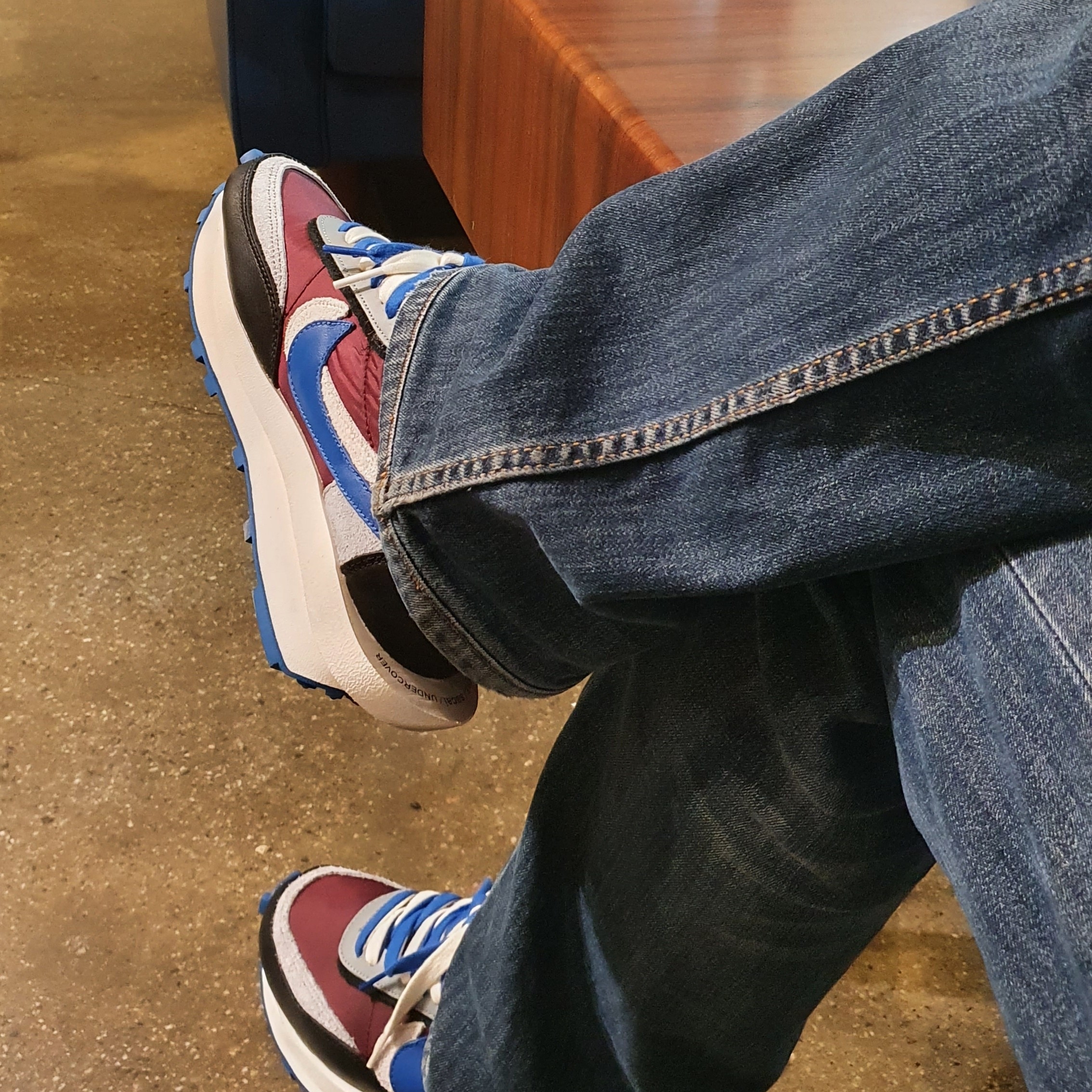 Nike x Sacai x Undercover LDWaffle Night Maroon Team Royal 착용 스타일