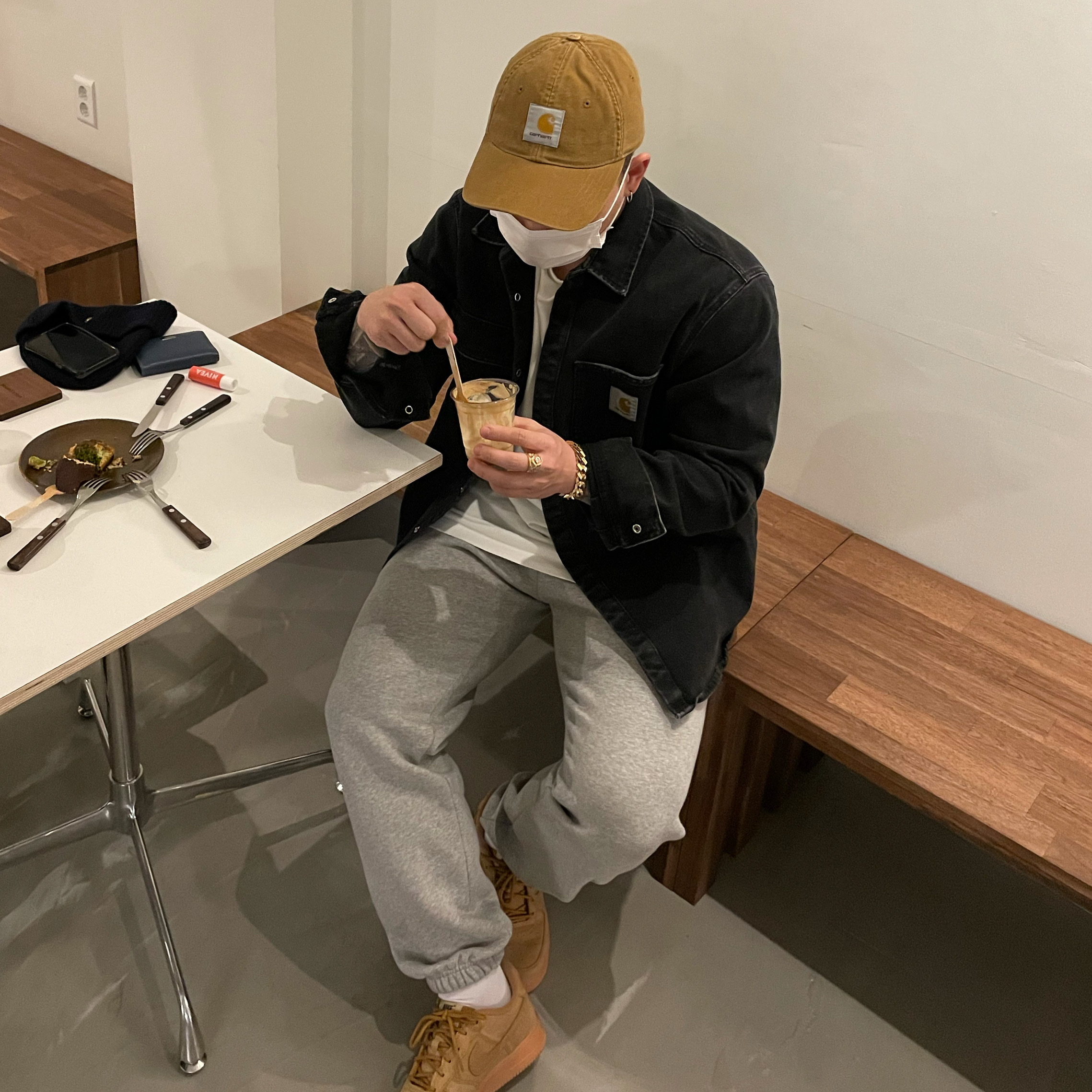 Nike Air Force 1 '07 WB Flax 착용 스타일