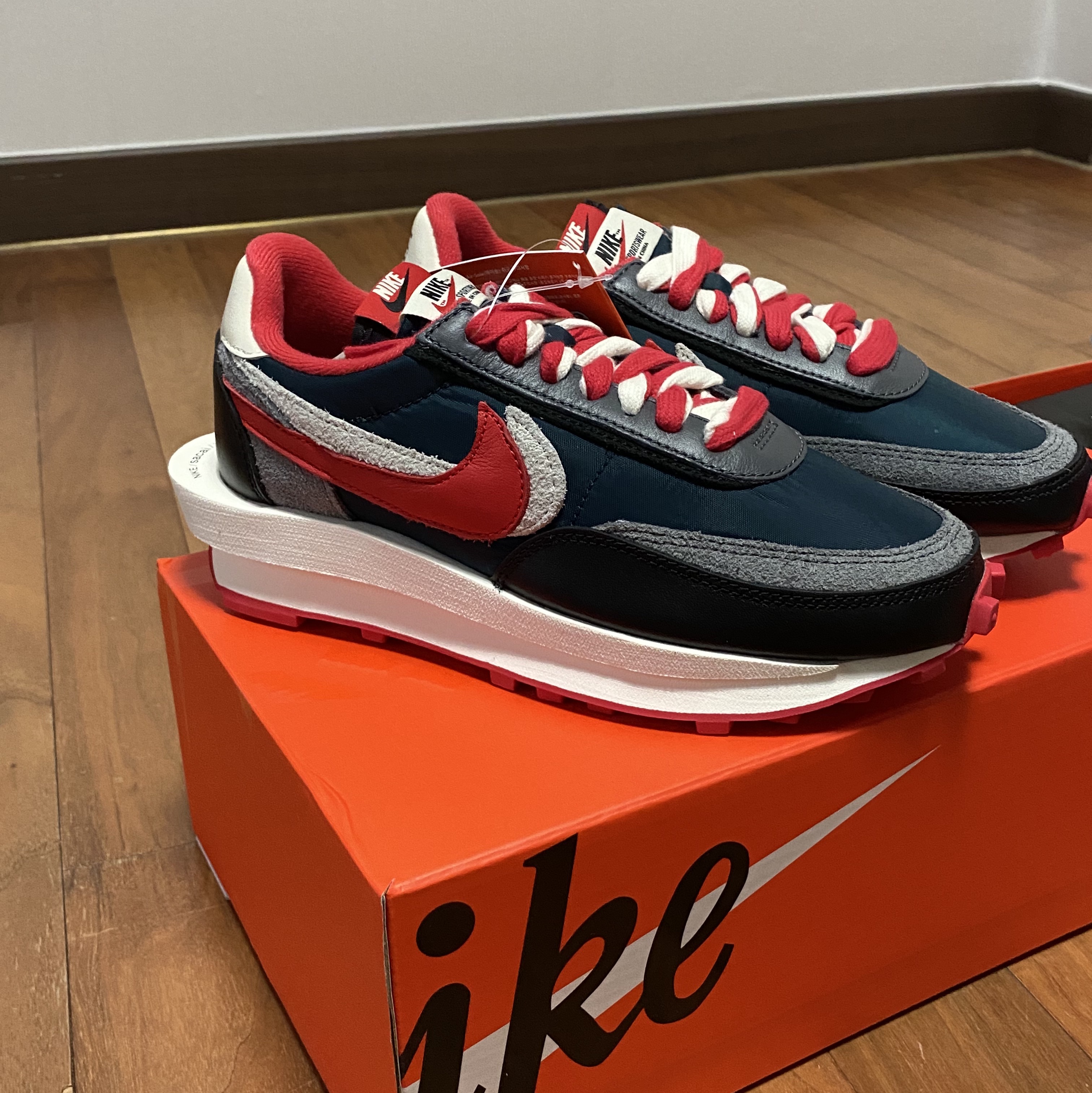 Nike x Sacai x Undercover LDWaffle Midnight Spruce University Red 착용 스타일 - 1