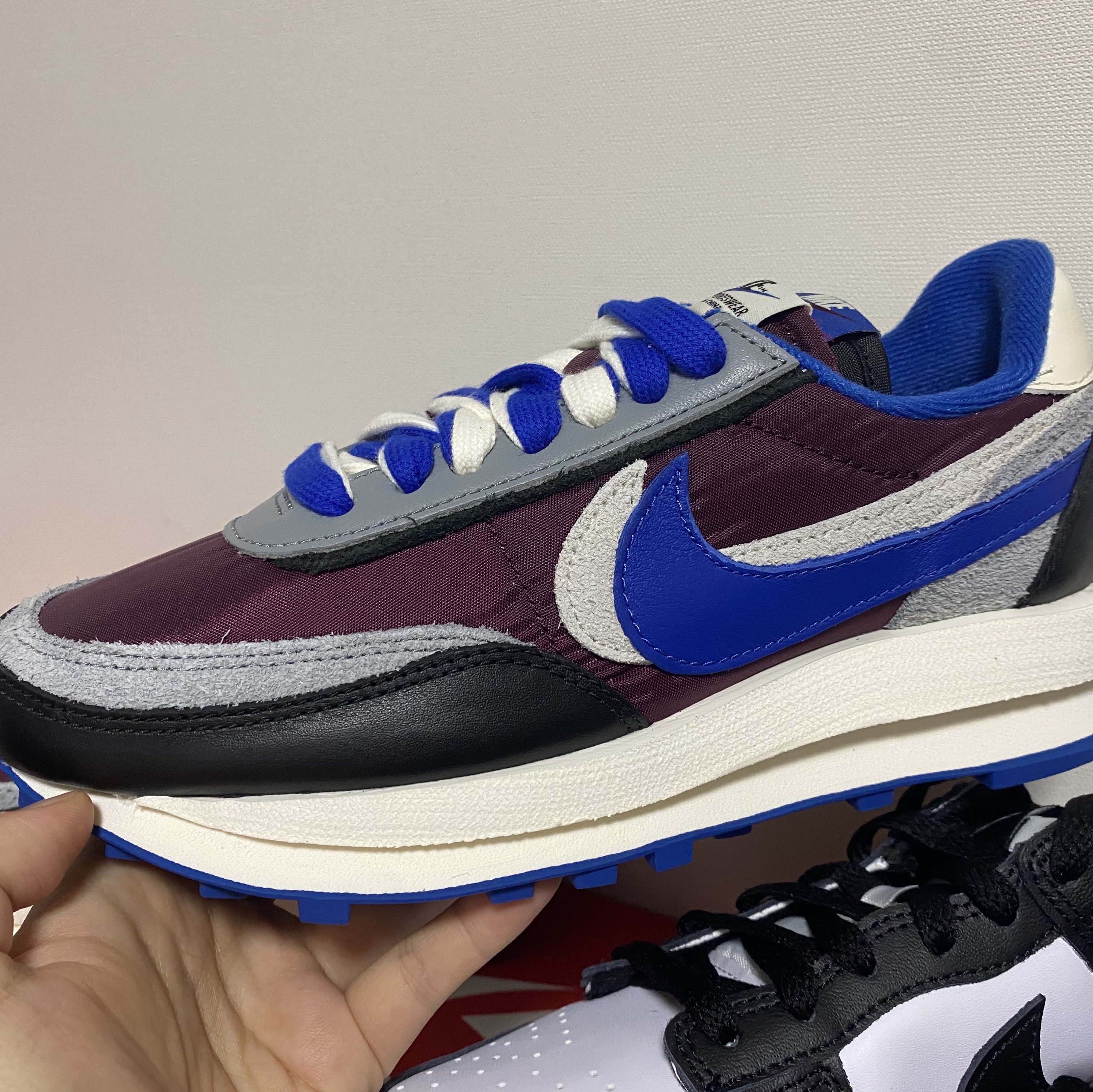 Nike x Sacai x Undercover LDWaffle Night Maroon Team Royal 착용 스타일 - 1
