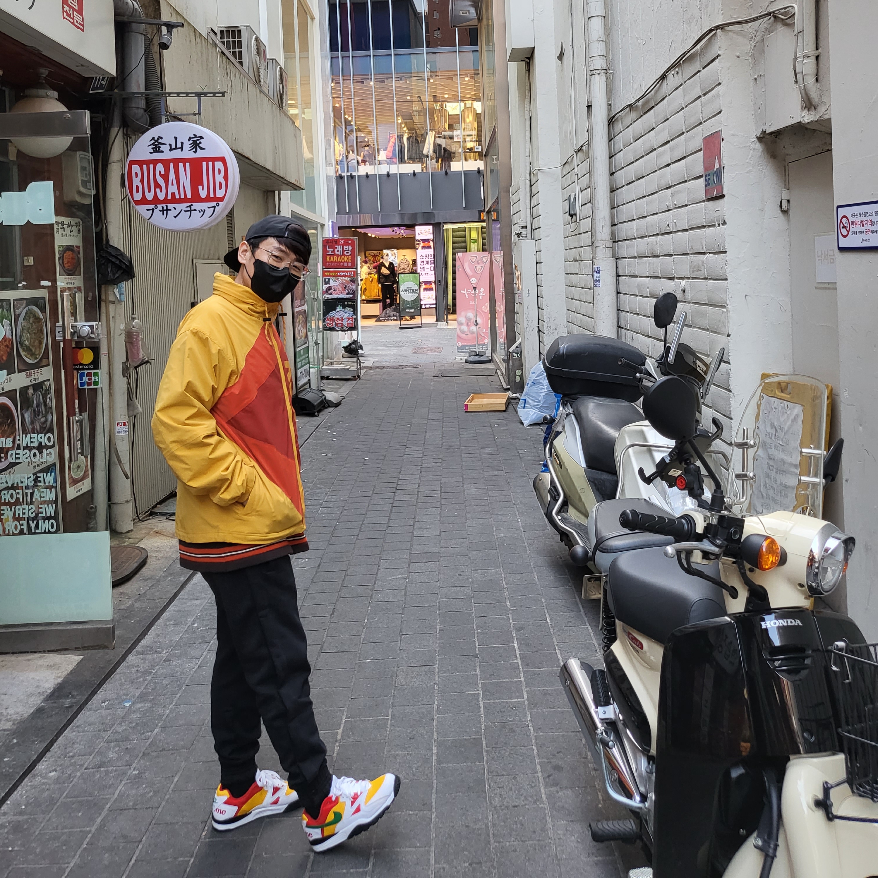 Nike x Supreme Air Cross Trainer 3 Low White 착용 스타일 - 2