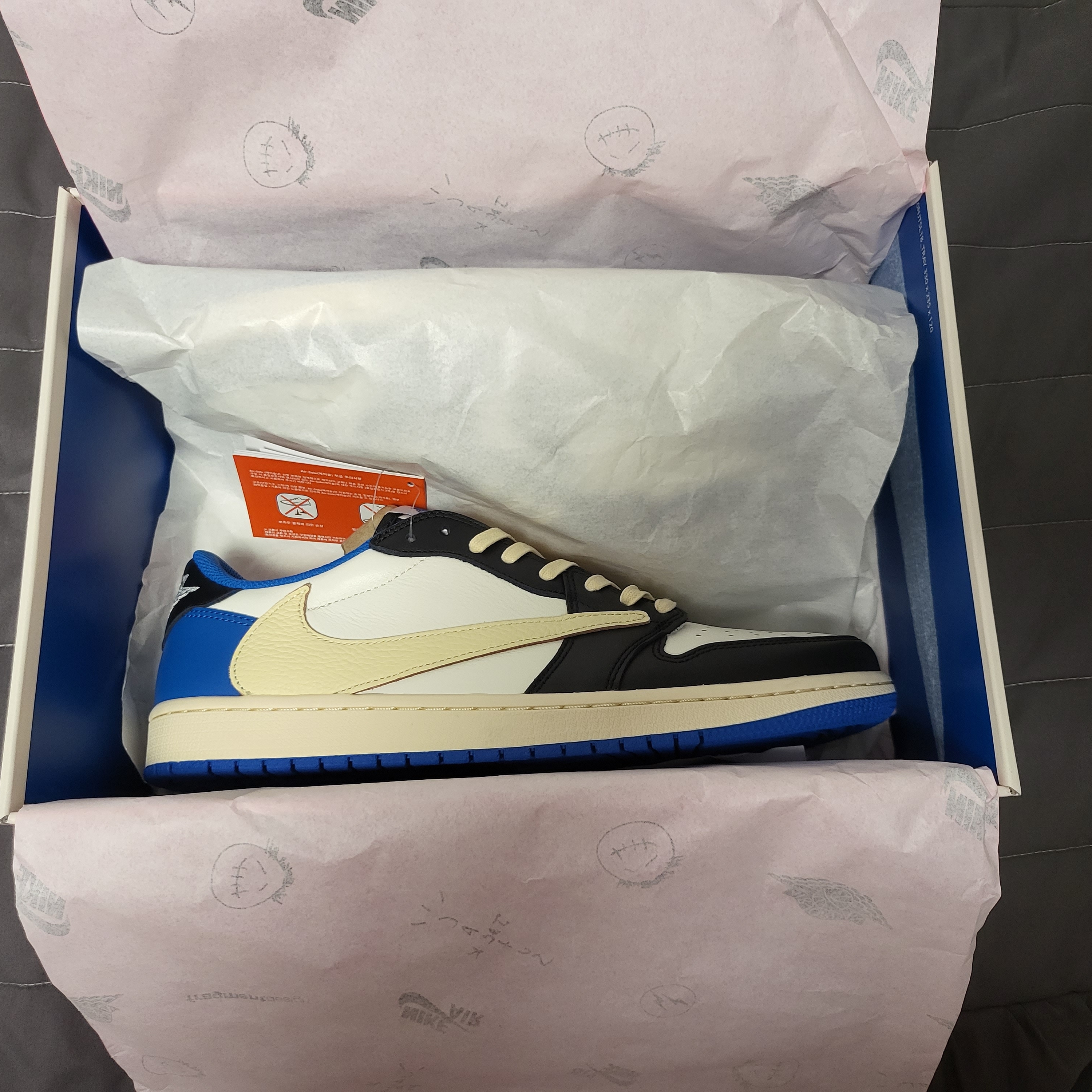 Jordan 1 x Travis Scott x Fragment Retro Low OG SP Military Blue 착용 스타일