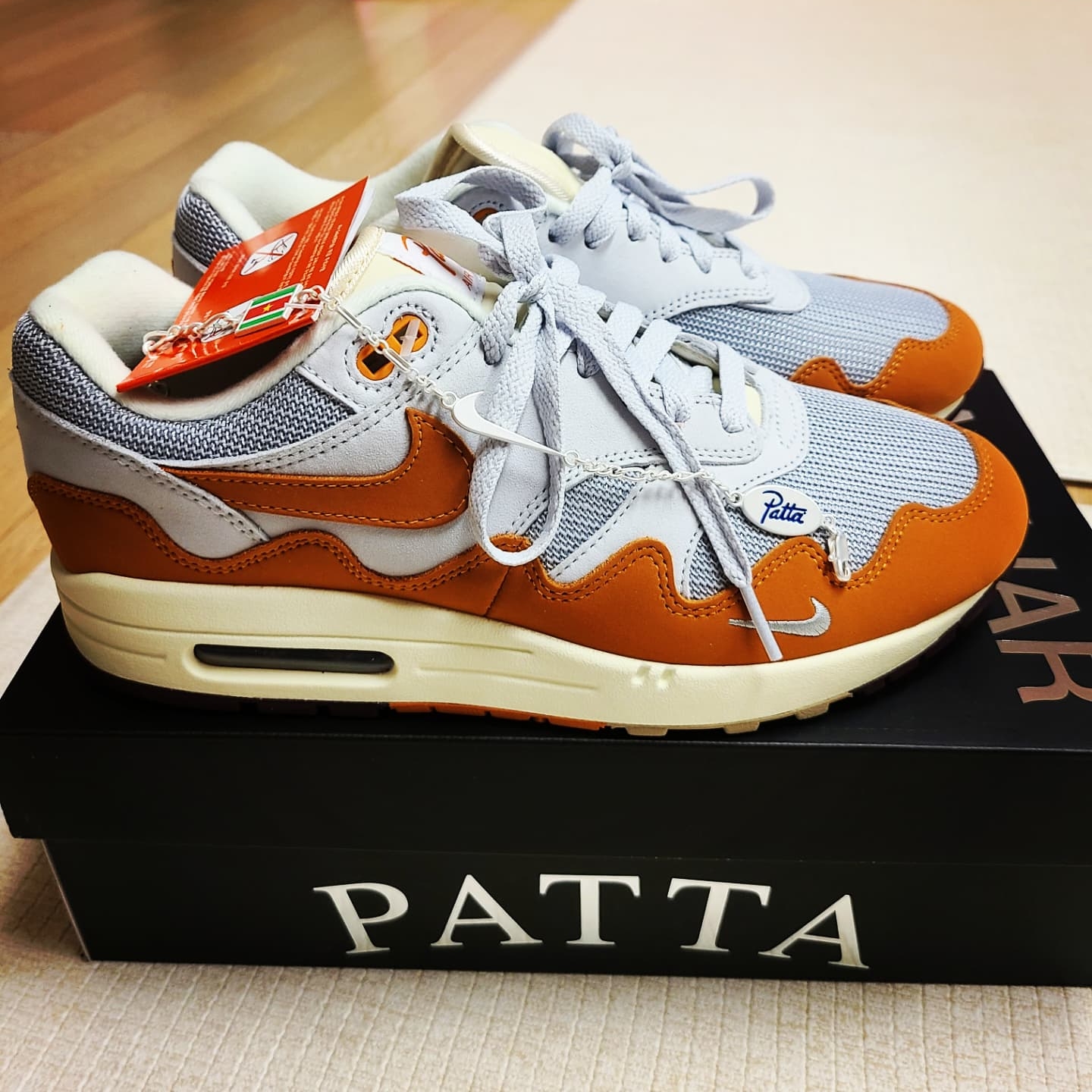 Nike x Patta Air Max 1 Monarch 착용 스타일 - 1