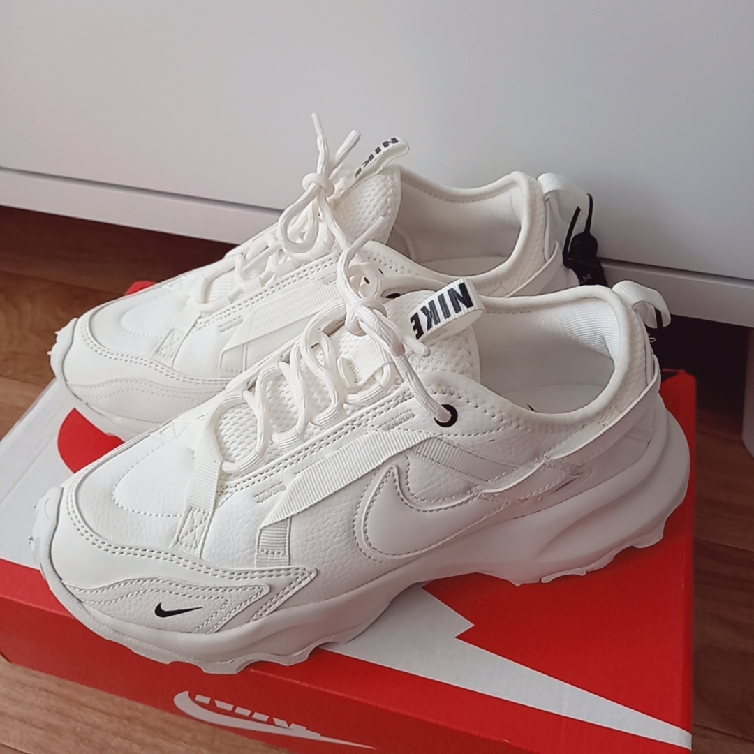 (W) Nike TC 7900 Summit White 착용 스타일 - 4