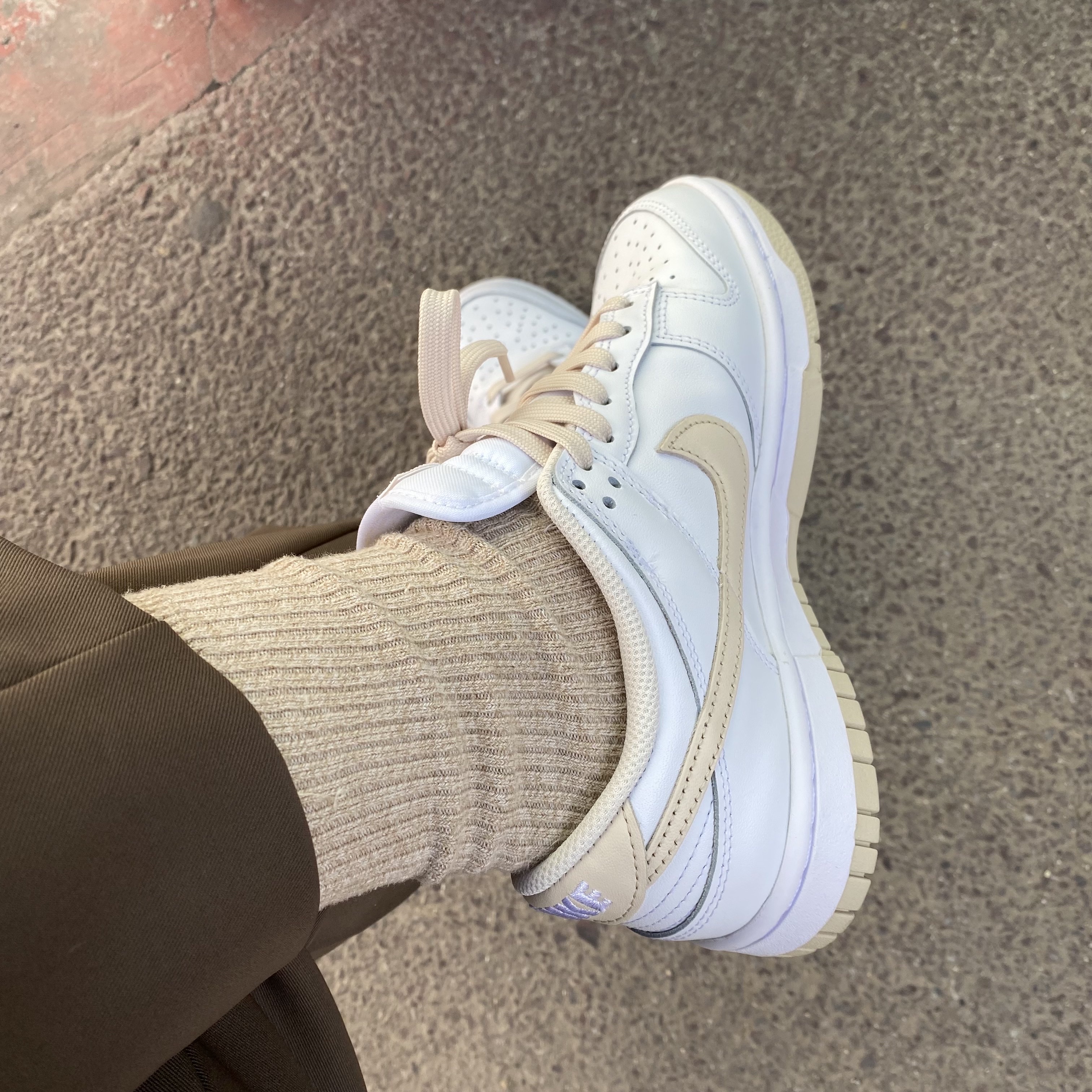 (W) Nike Dunk Low Pearl White 착용 스타일