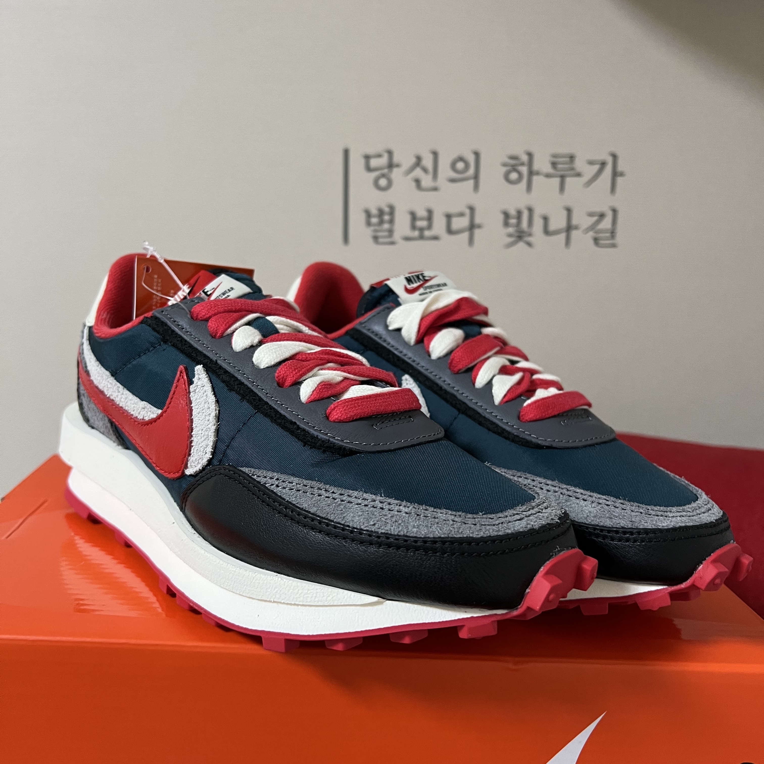Nike x Sacai x Undercover LDWaffle Midnight Spruce University Red 착용 스타일