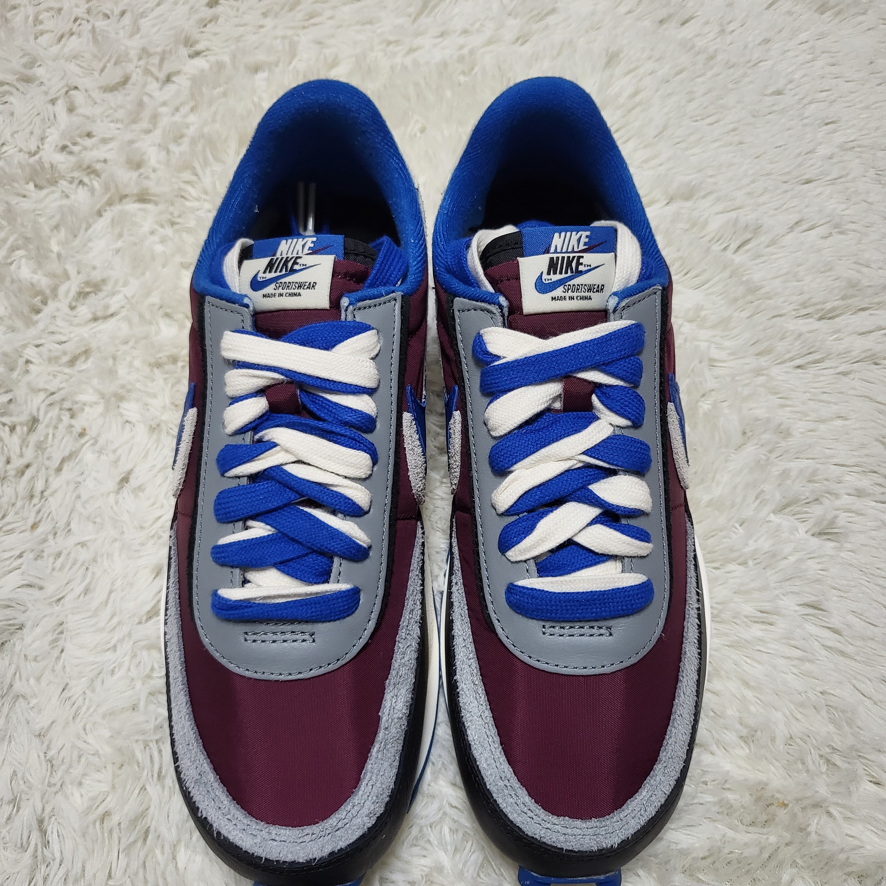 Nike x Sacai x Undercover LDWaffle Night Maroon Team Royal 착용 스타일 - 2