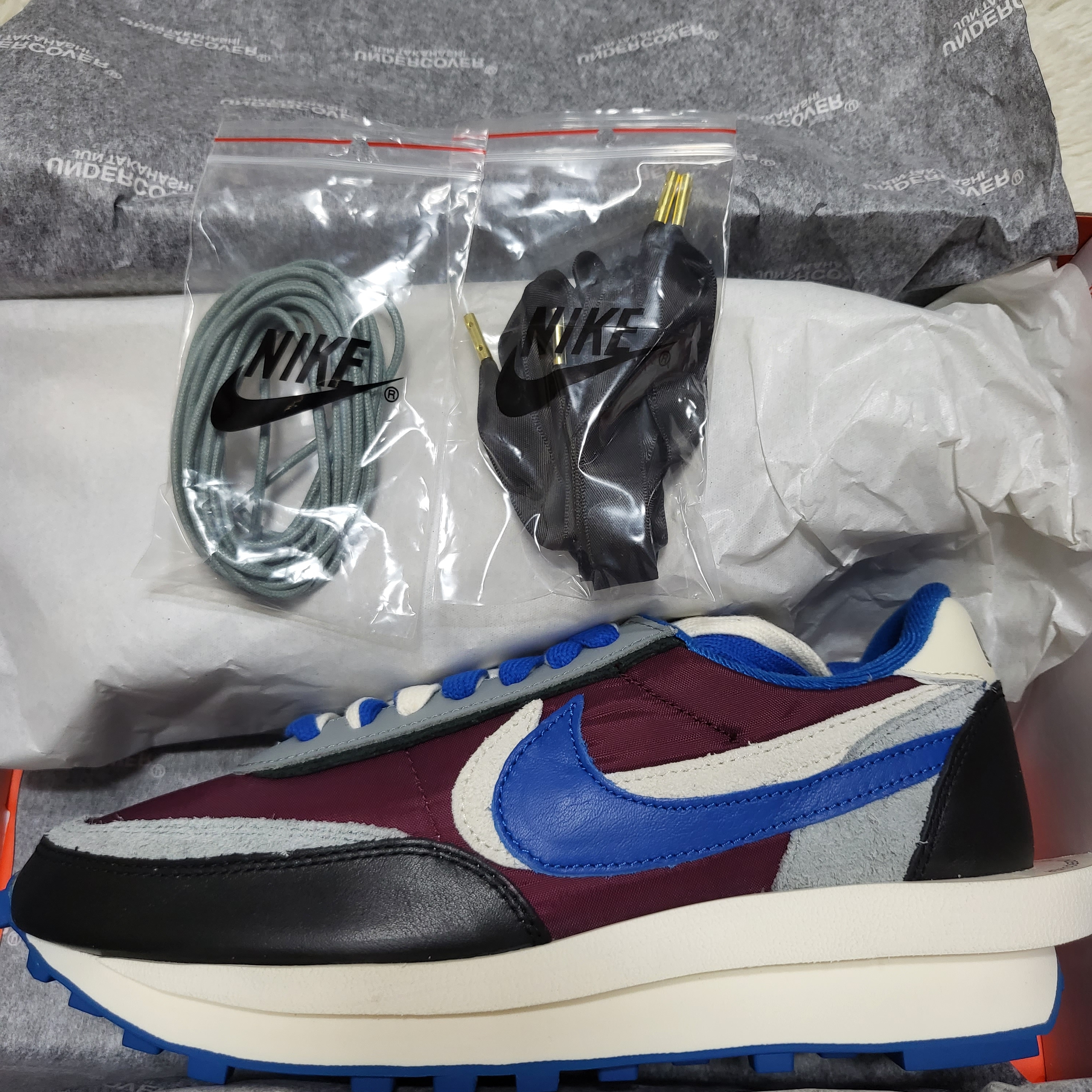 Nike x Sacai x Undercover LDWaffle Night Maroon Team Royal 착용 스타일 - 4