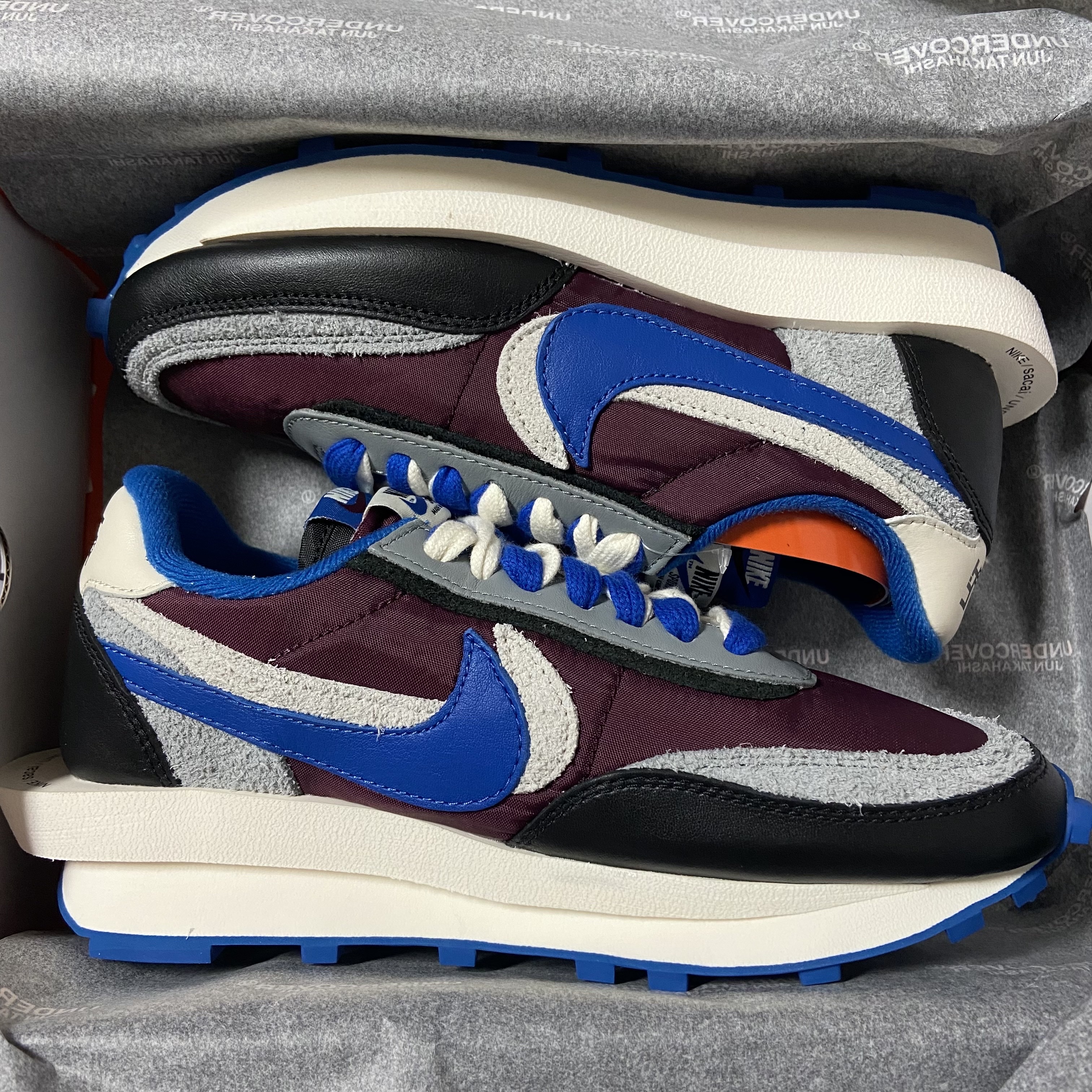 Nike x Sacai x Undercover LDWaffle Night Maroon Team Royal 착용 스타일