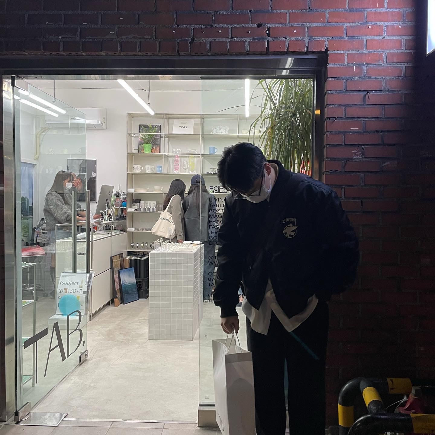 Stussy Surfman Stadium Jacket Black 착용 스타일