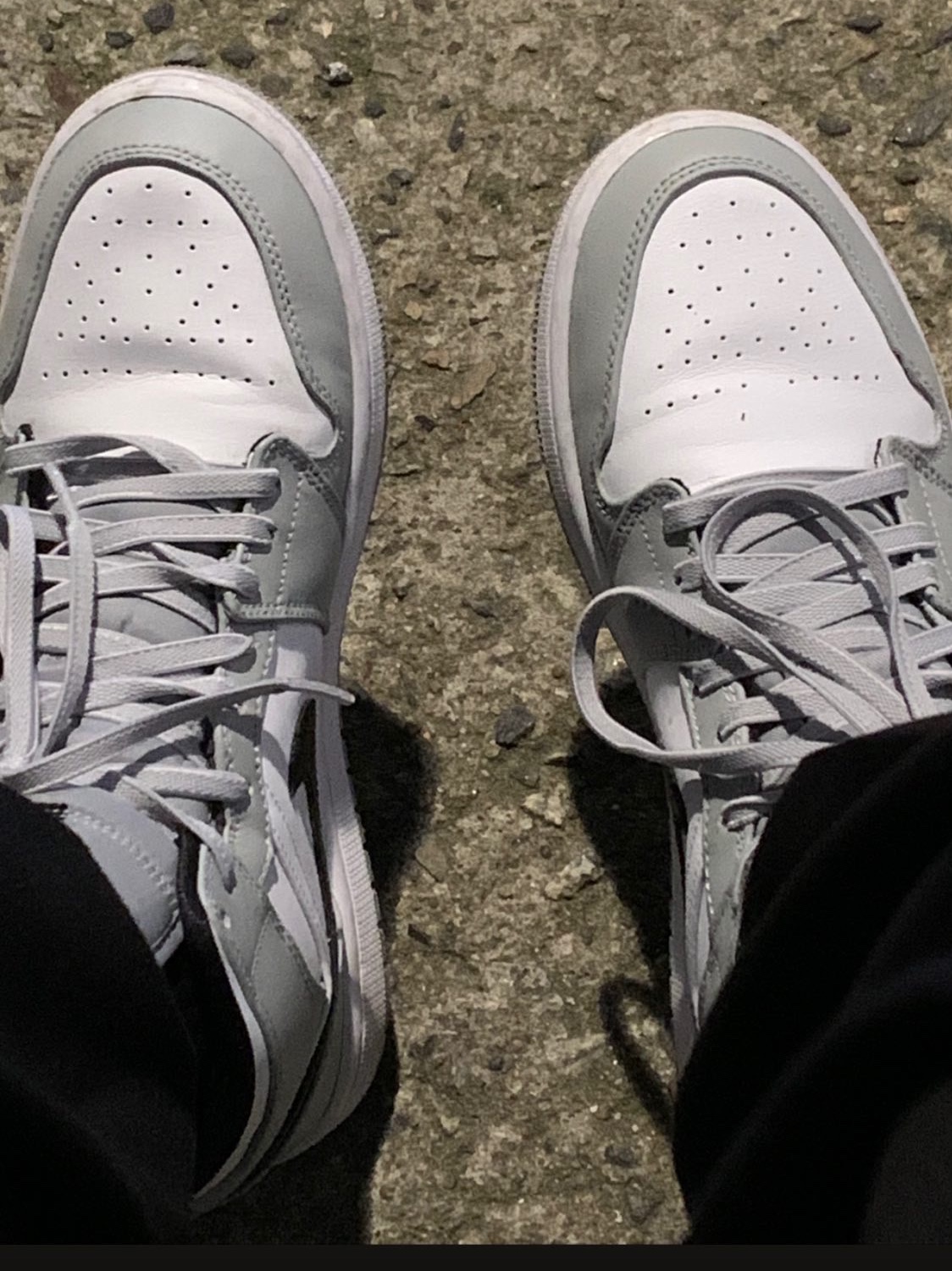 Jordan 1 Mid Light Smoke Grey 착용 스타일