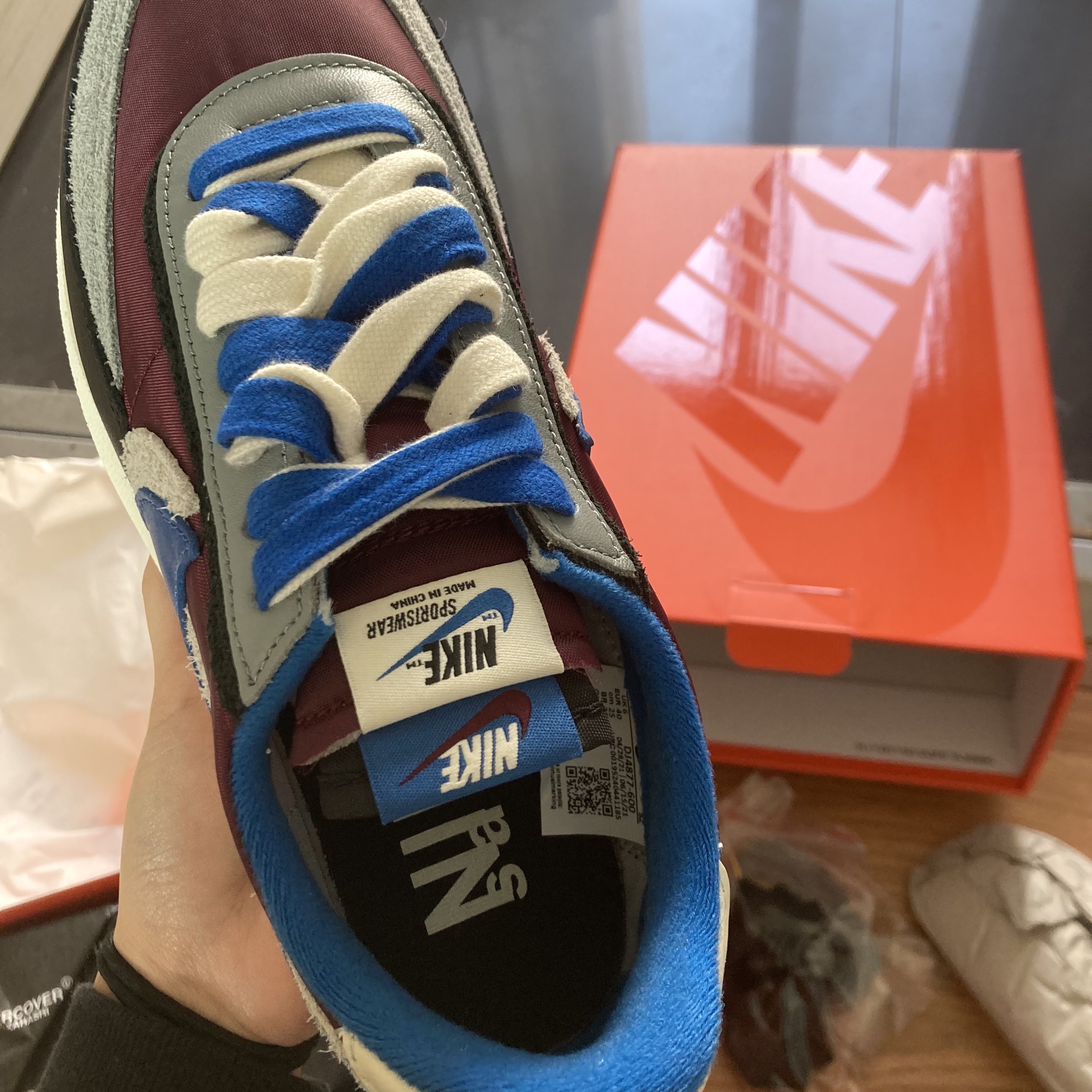 Nike x Sacai x Undercover LDWaffle Night Maroon Team Royal 착용 스타일