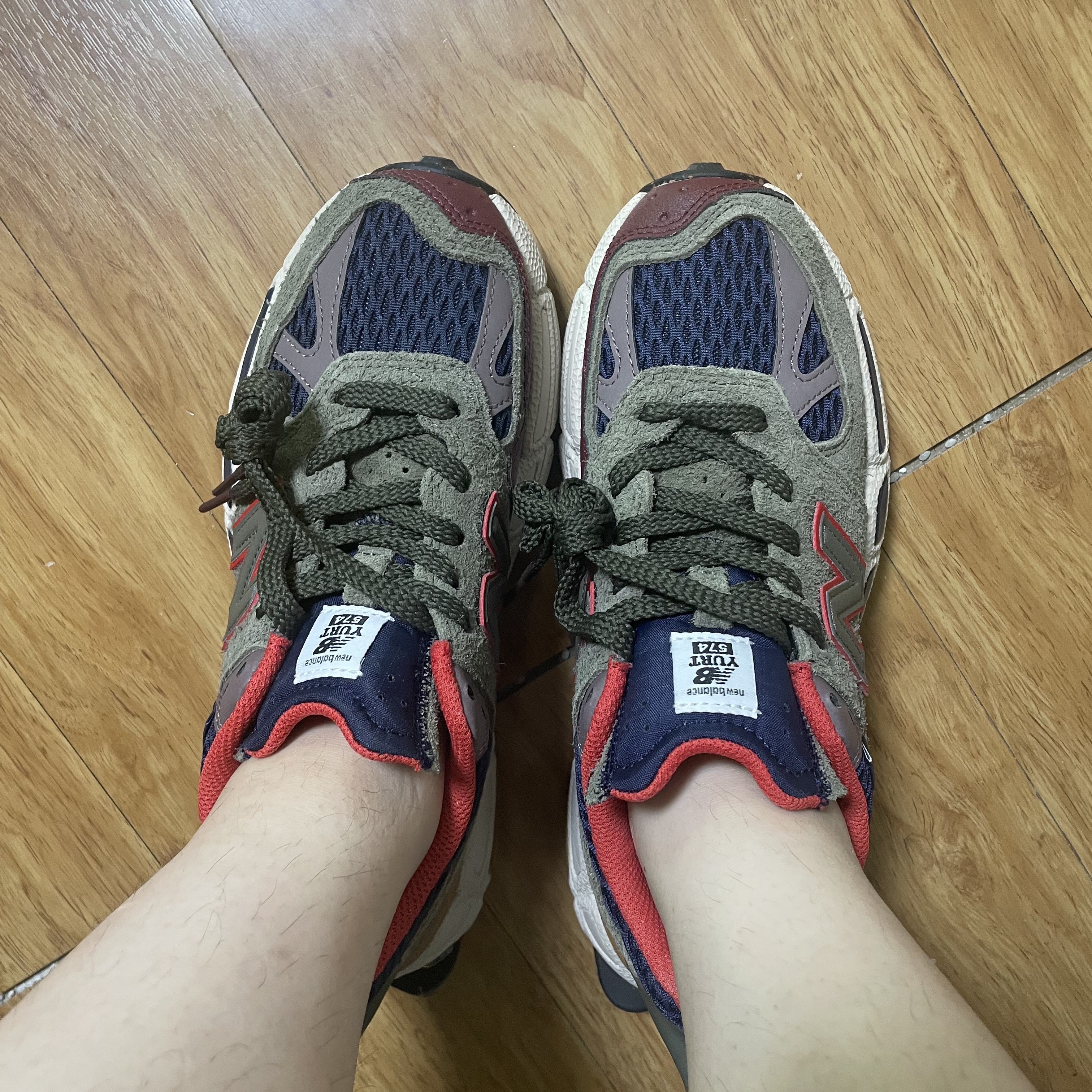 New Balance x Salehe Bembury 574 Yurt Team Forest Green 착용 스타일 - 2