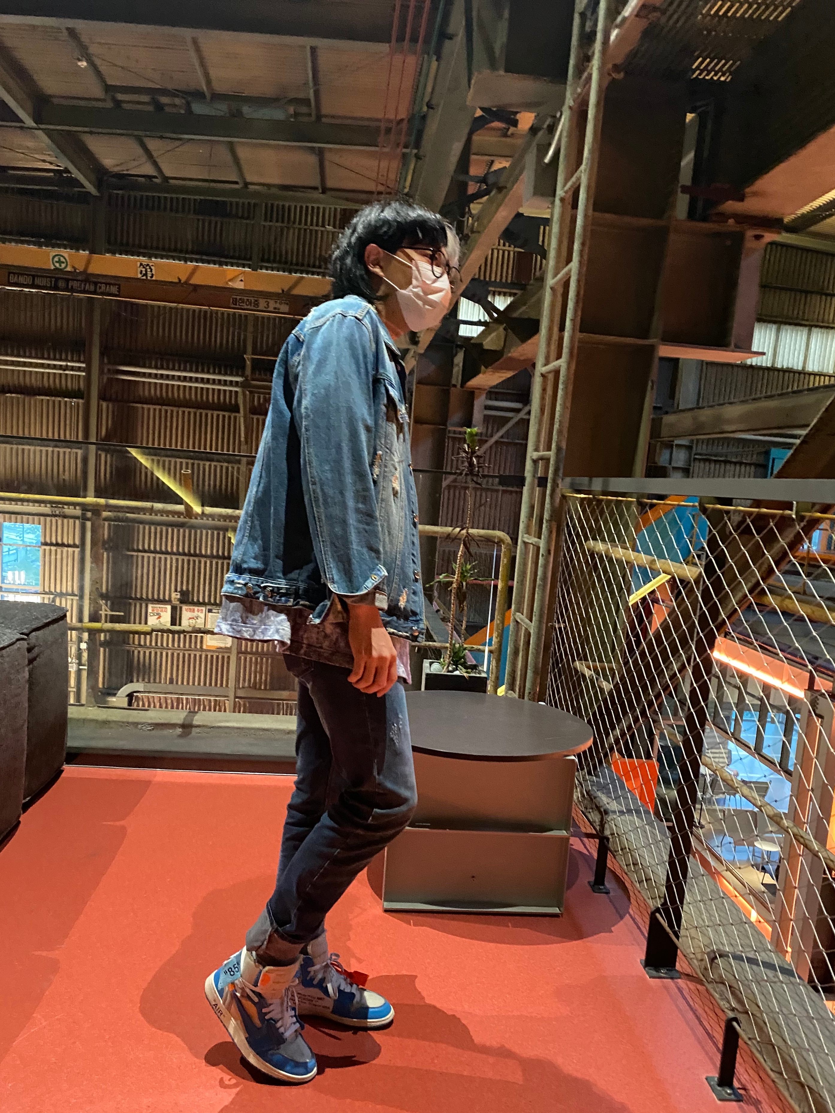 Jordan 1 x Off-White Retro High University Blue 착용 스타일 - 4