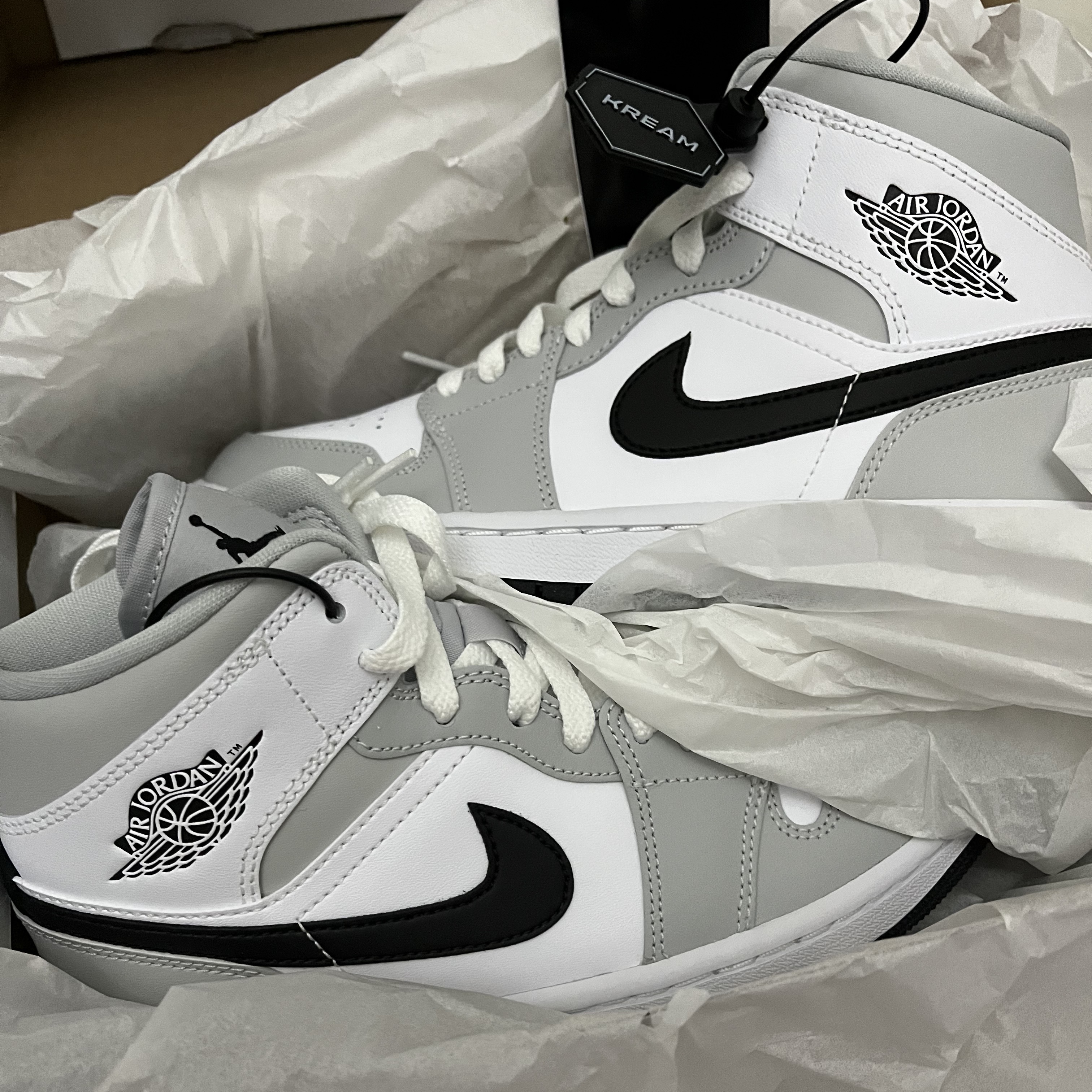 (W) Jordan 1 Mid Grey Fog 착용 스타일 - 2