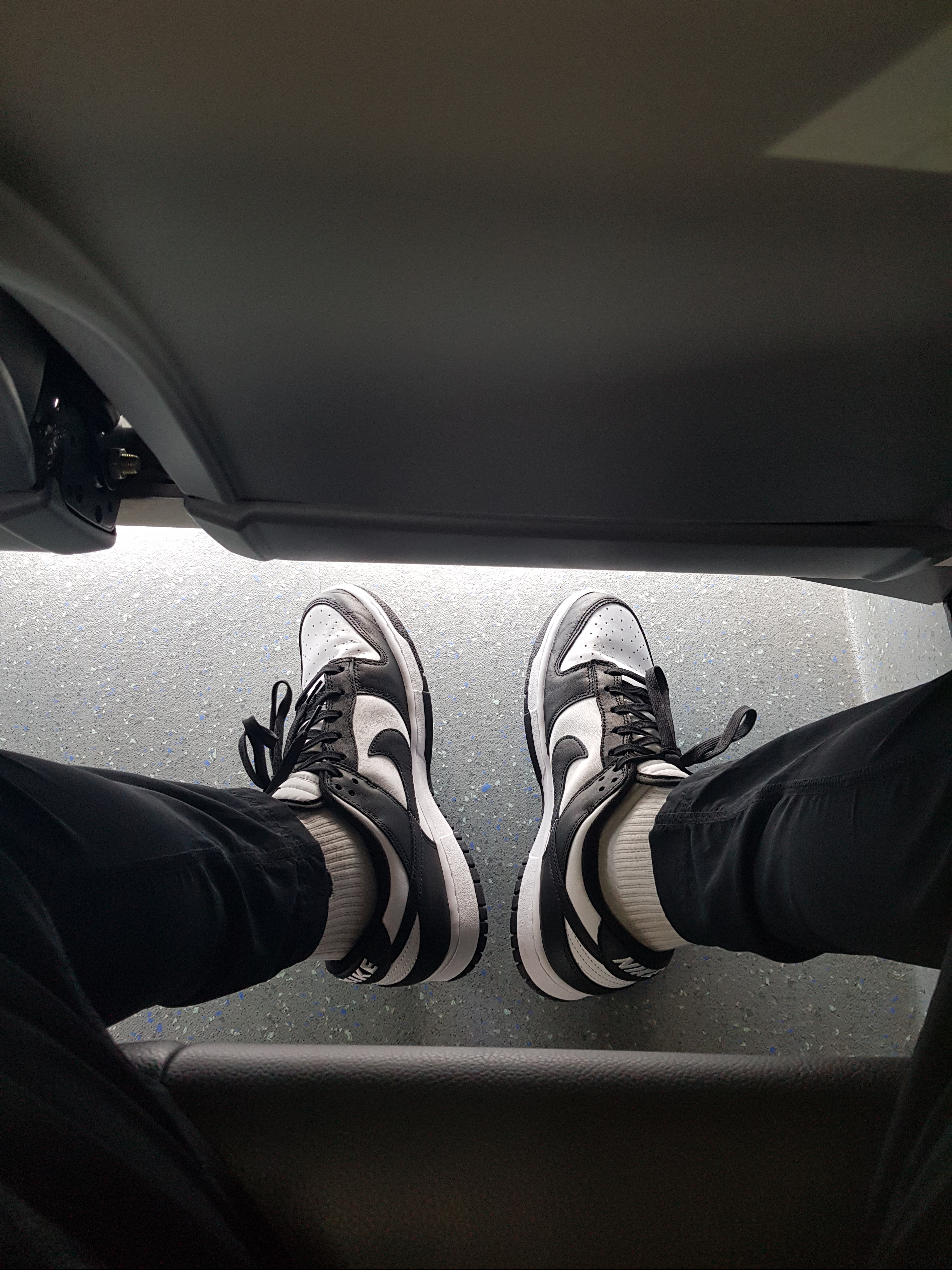 Nike Dunk Low Retro Black 착용 스타일 - 1