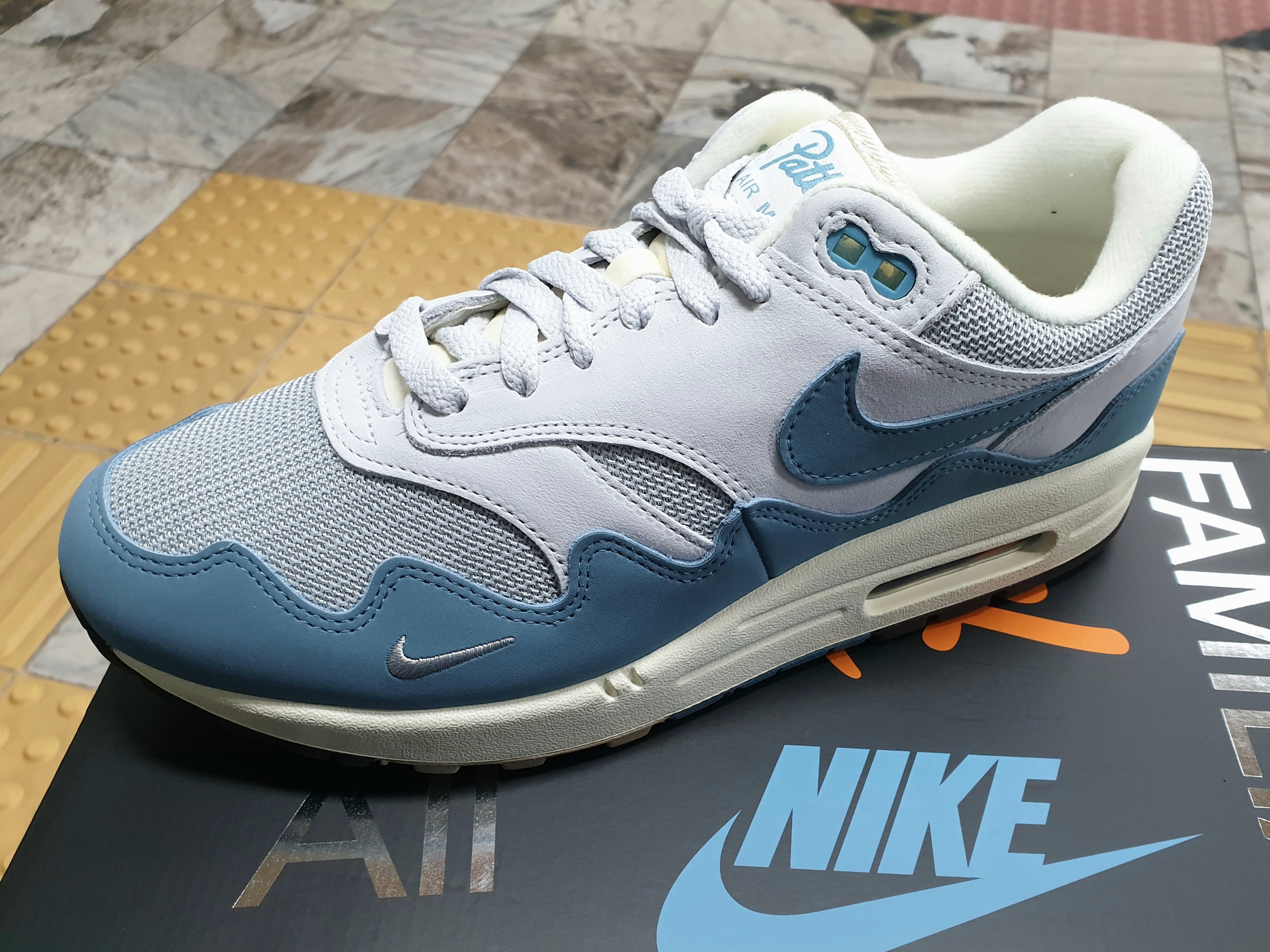 Nike x Patta Air Max 1 Noise Aqua 착용 스타일