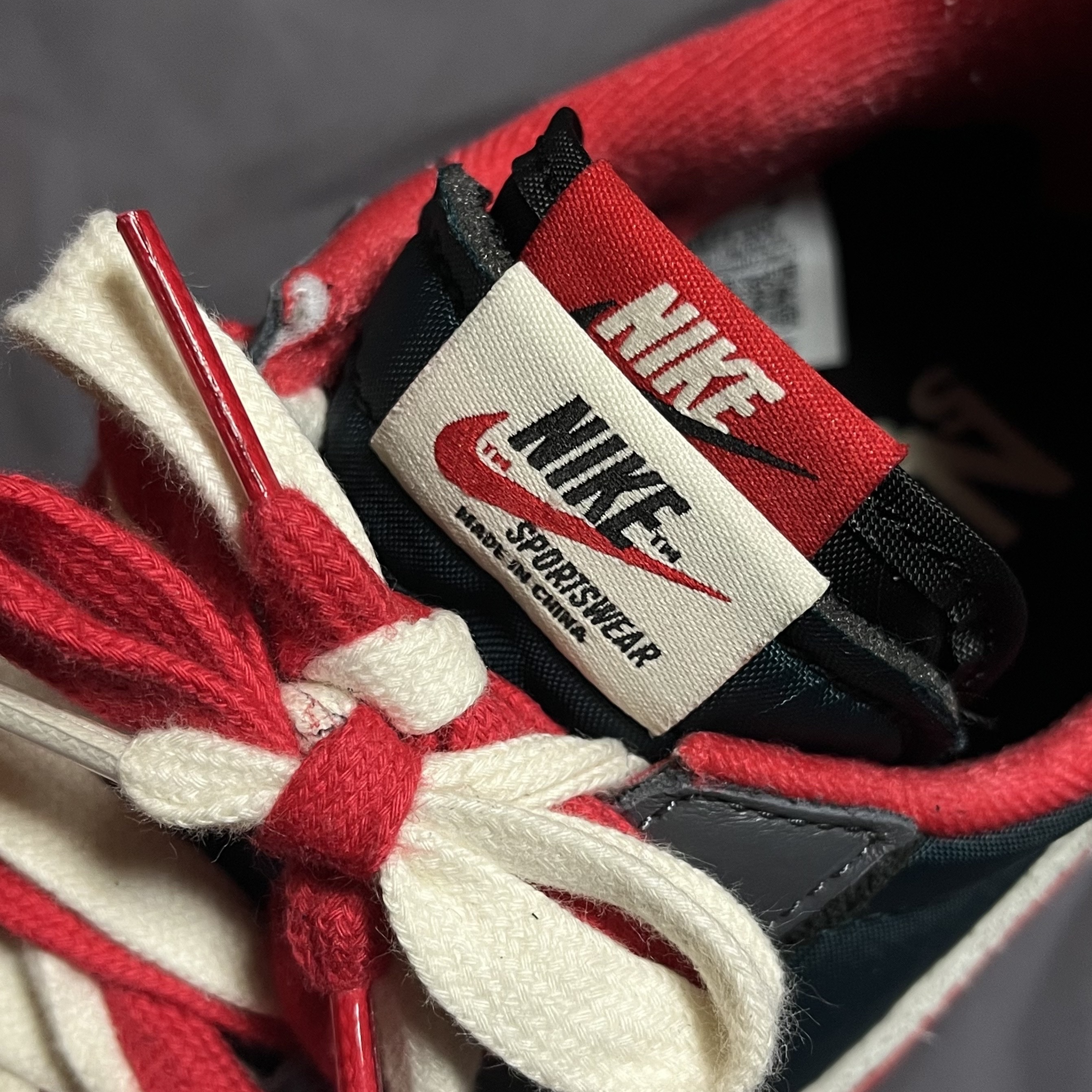 Nike x Sacai x Undercover LDWaffle Midnight Spruce University Red 착용 스타일 - 3
