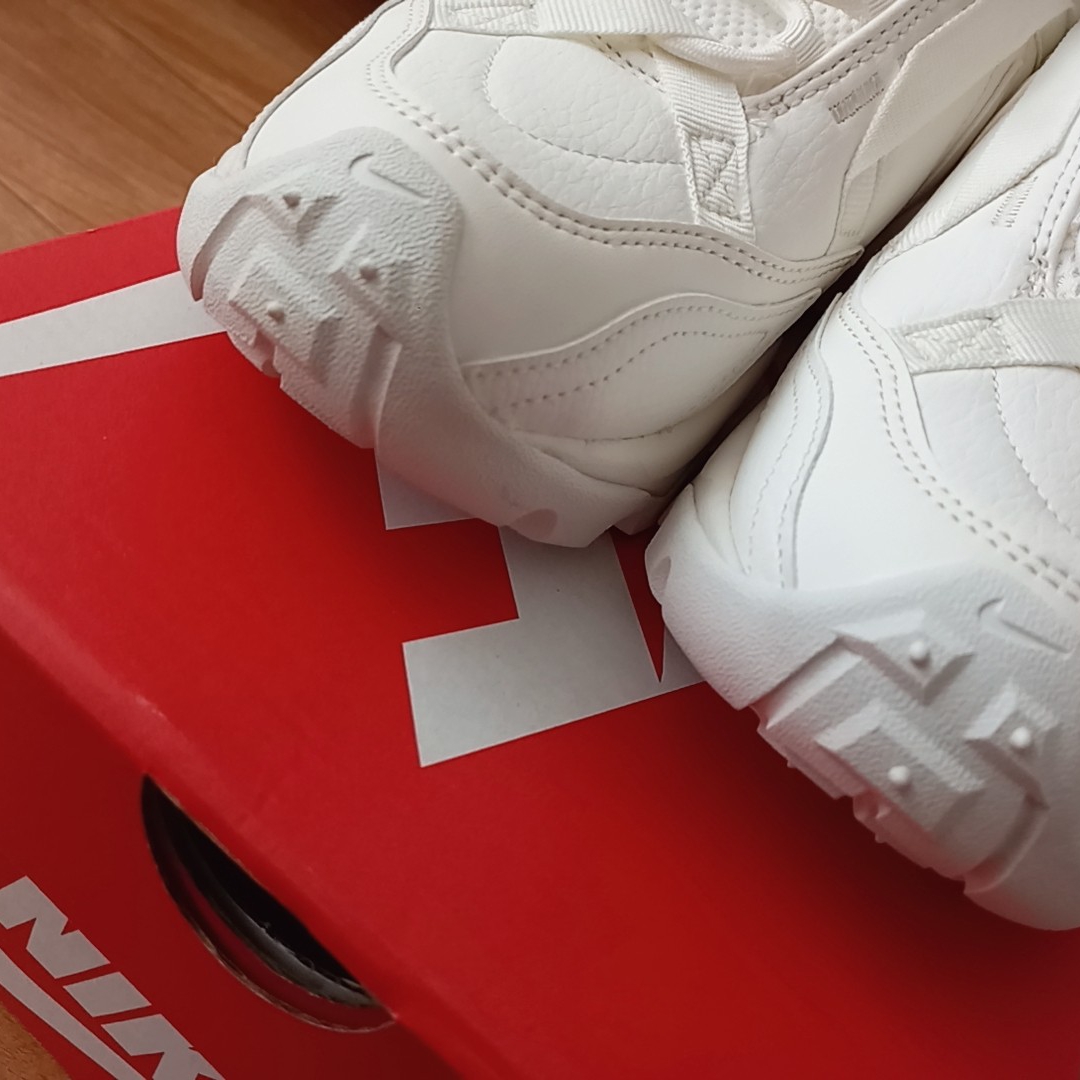 (W) Nike TC 7900 Summit White 착용 스타일 - 1