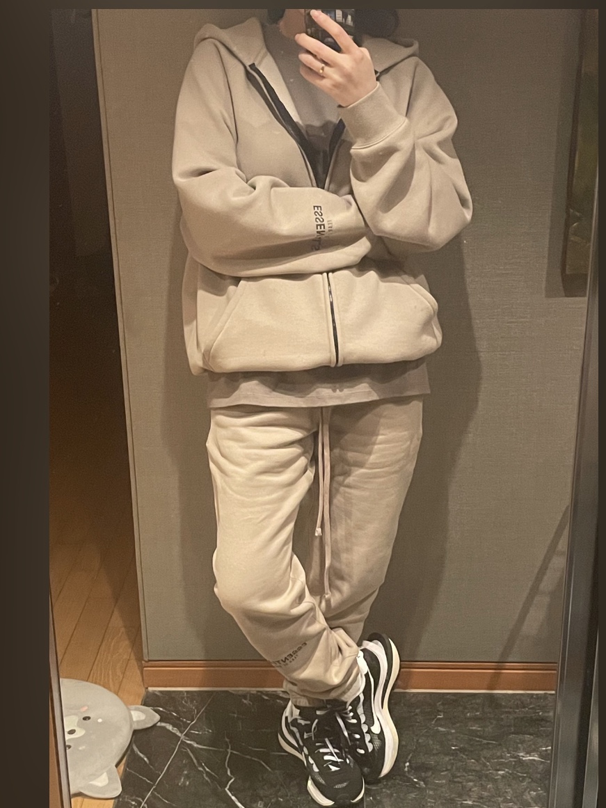 Essentials 3D Silicon Applique Full Zip Up Hoodie String - 20SS, Essentials Sweatpants String Tan - 20SS 착용 스타일 - 4