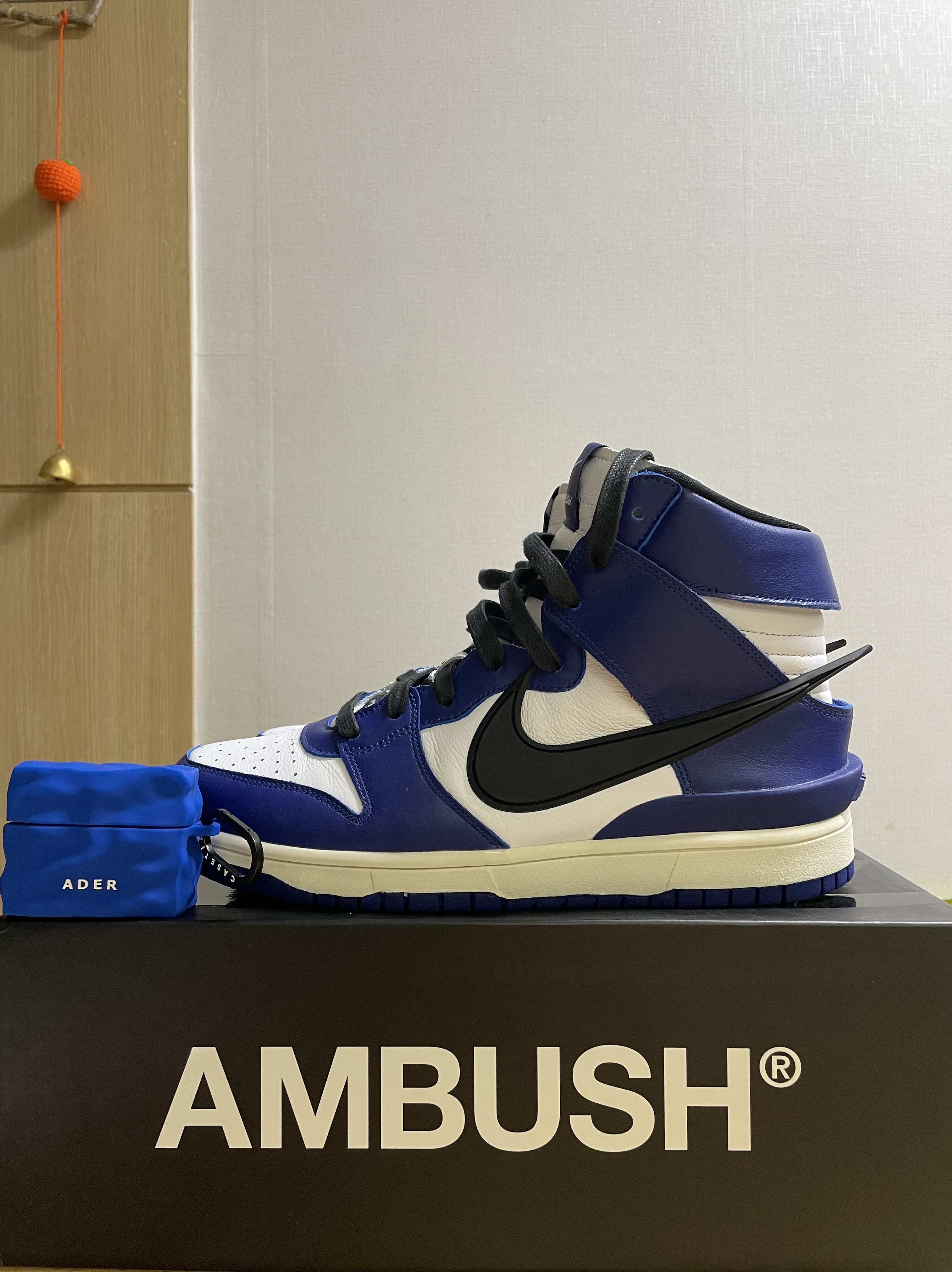Casetify x Ader Error AirPods Pro Case, Nike x Ambush Dunk High Deep Royal Blue 착용 스타일