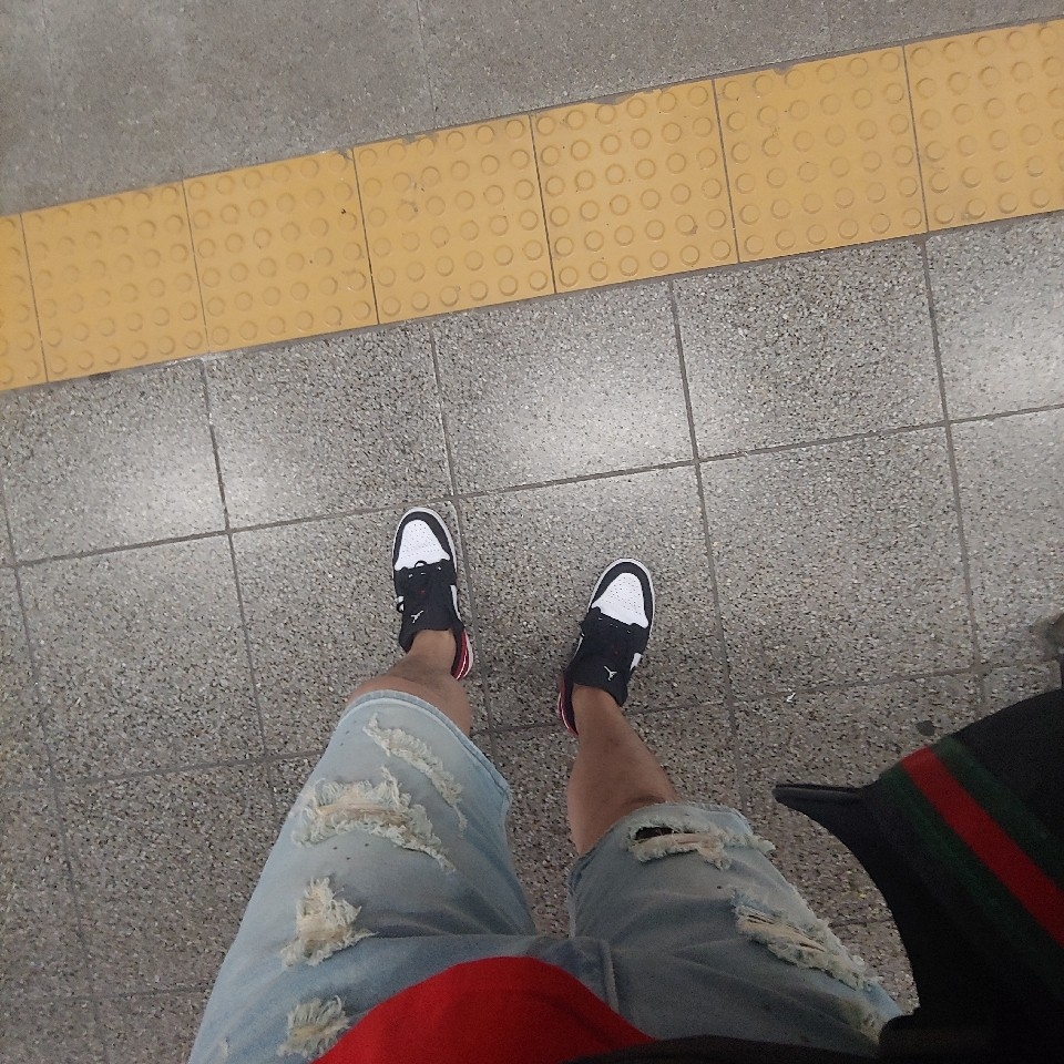 Jordan 1 Low Black Toe 착용 스타일