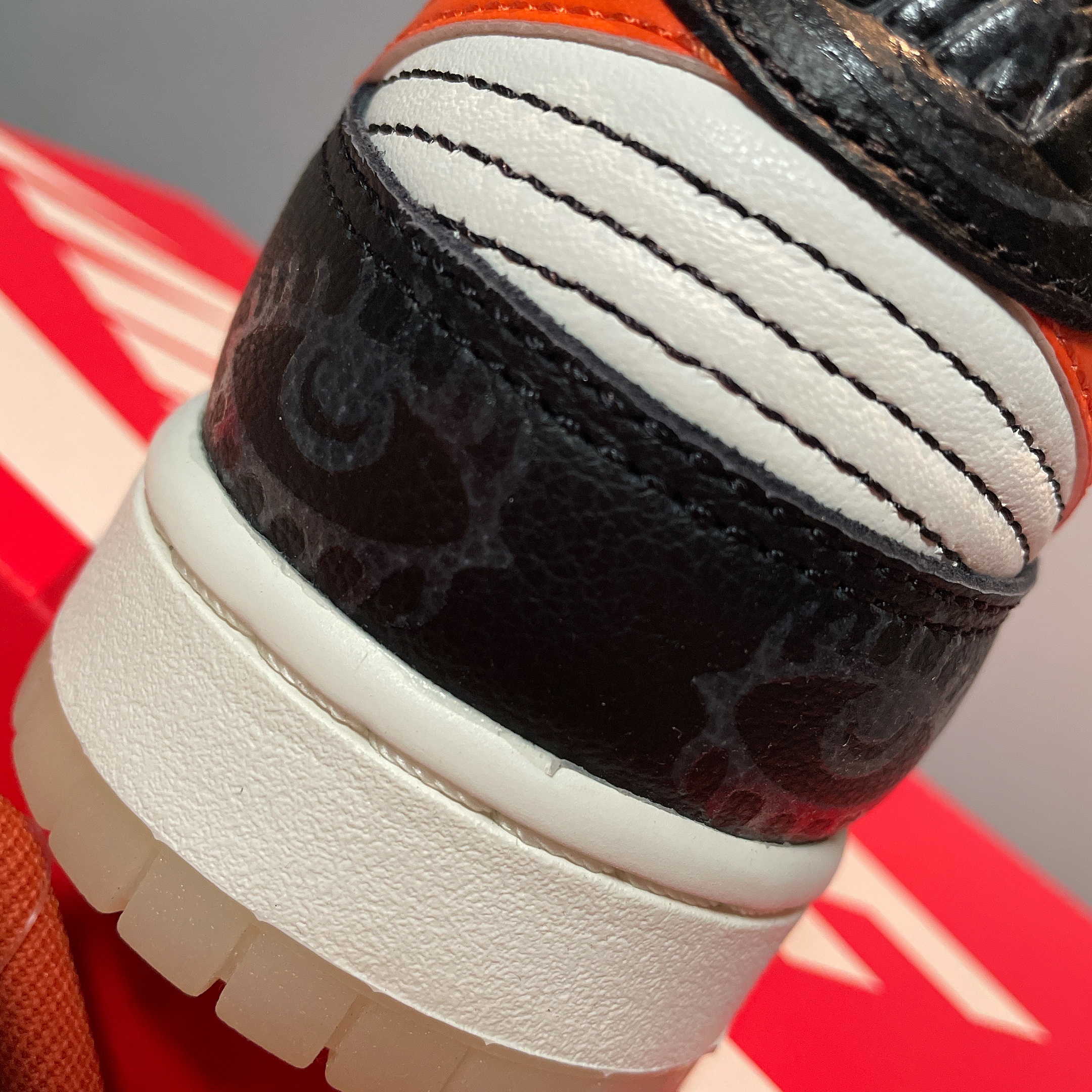 Nike Dunk Low Retro PRM Halloween 착용 스타일 - 3