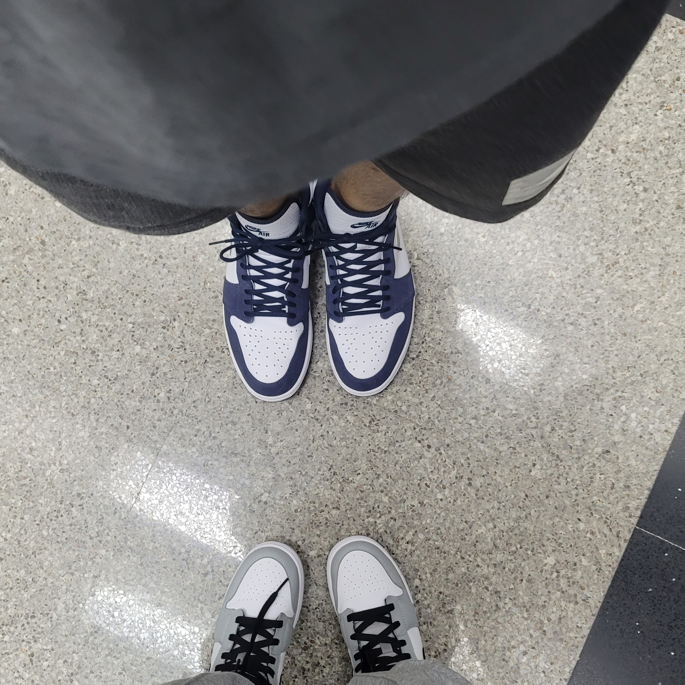 Jordan 1 Retro High OG CO.JP Midnight Navy, (GS) Jordan 1 Mid Light Smoke Grey 착용 스타일