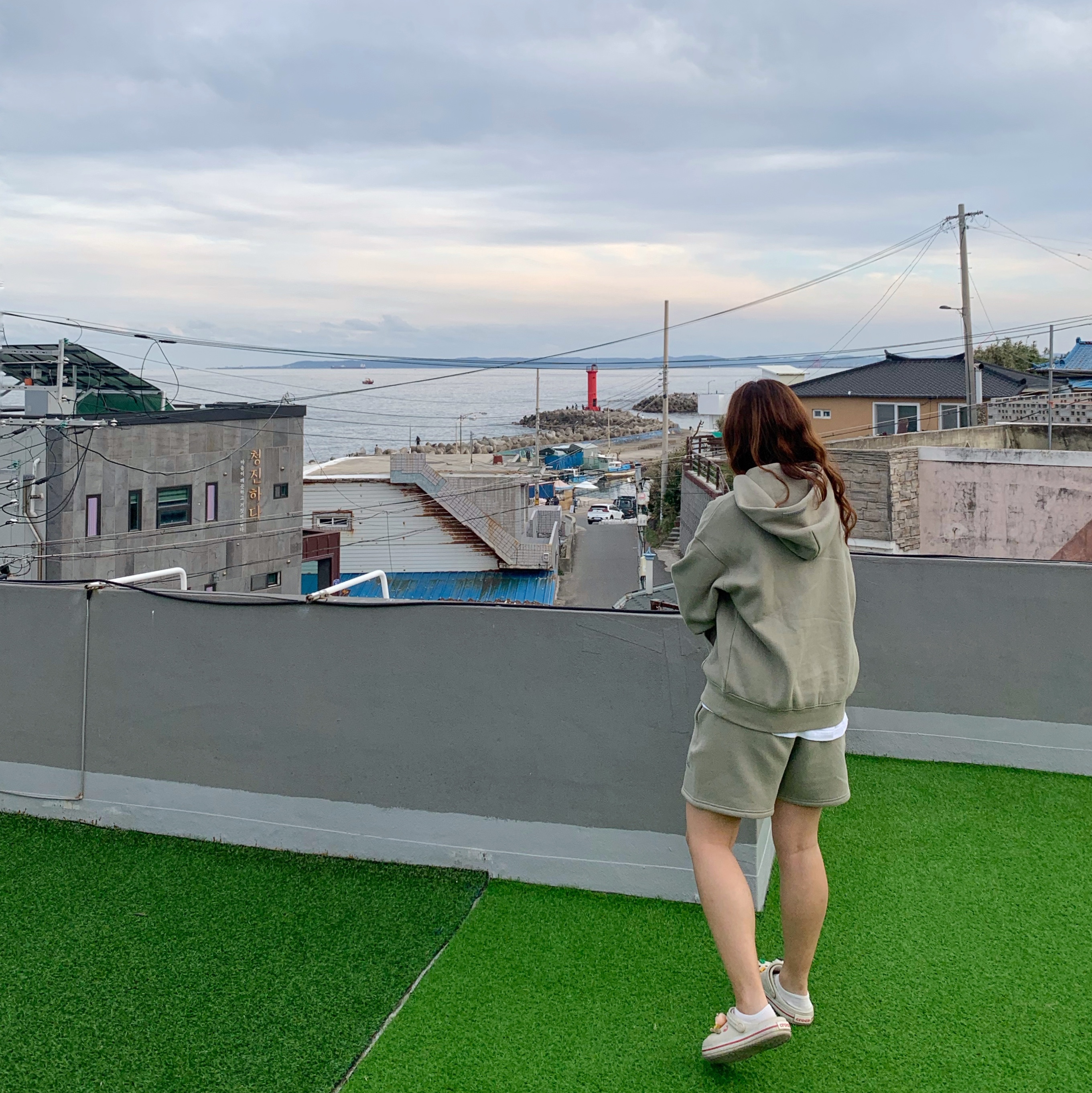 (Kids) Essentials Sweashorts Pistachio - 21FW, (Kids) Essentials Pull-Over Hoodie Pistachio - 21FW 착용 스타일