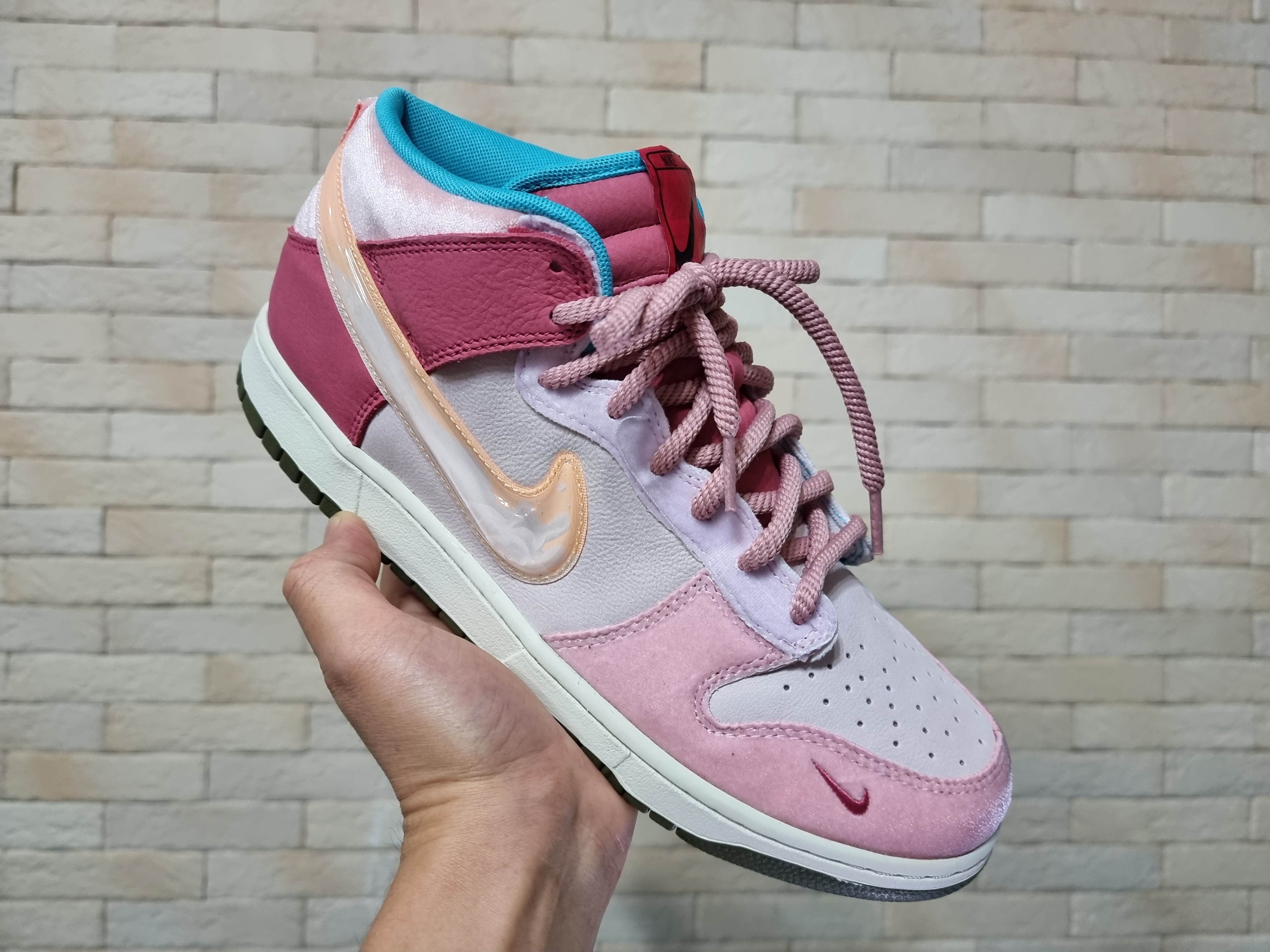 Nike x Social Status Dunk Mid Free Lunch Strawberry Milk, (PS) Nike x Social Status Dunk Low Free Lunch Strawberry Milk 착용 스타일 - 4