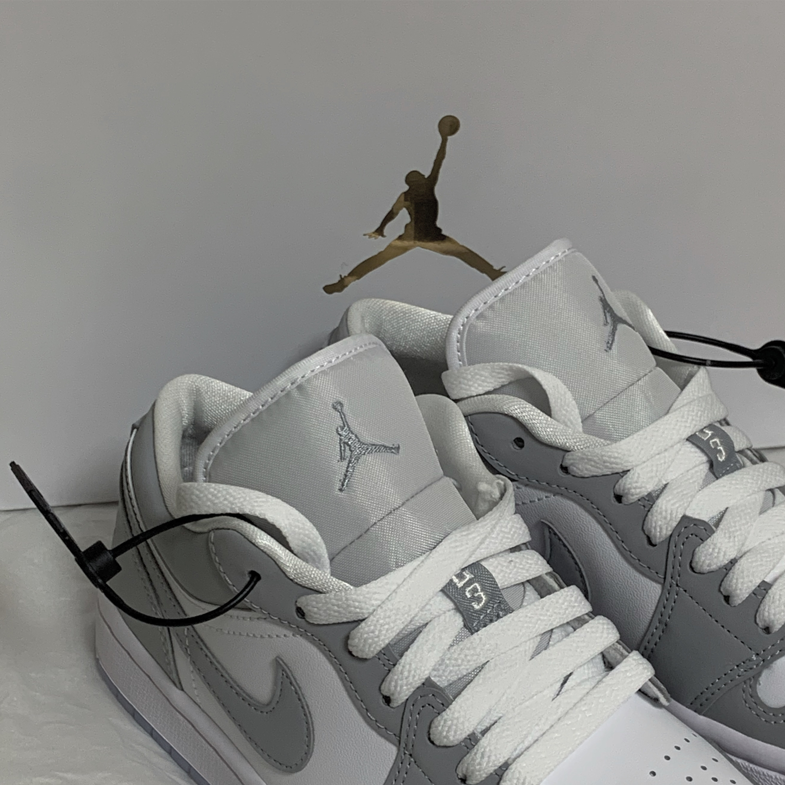 (W) Jordan 1 Low White Wolf Grey 착용 스타일