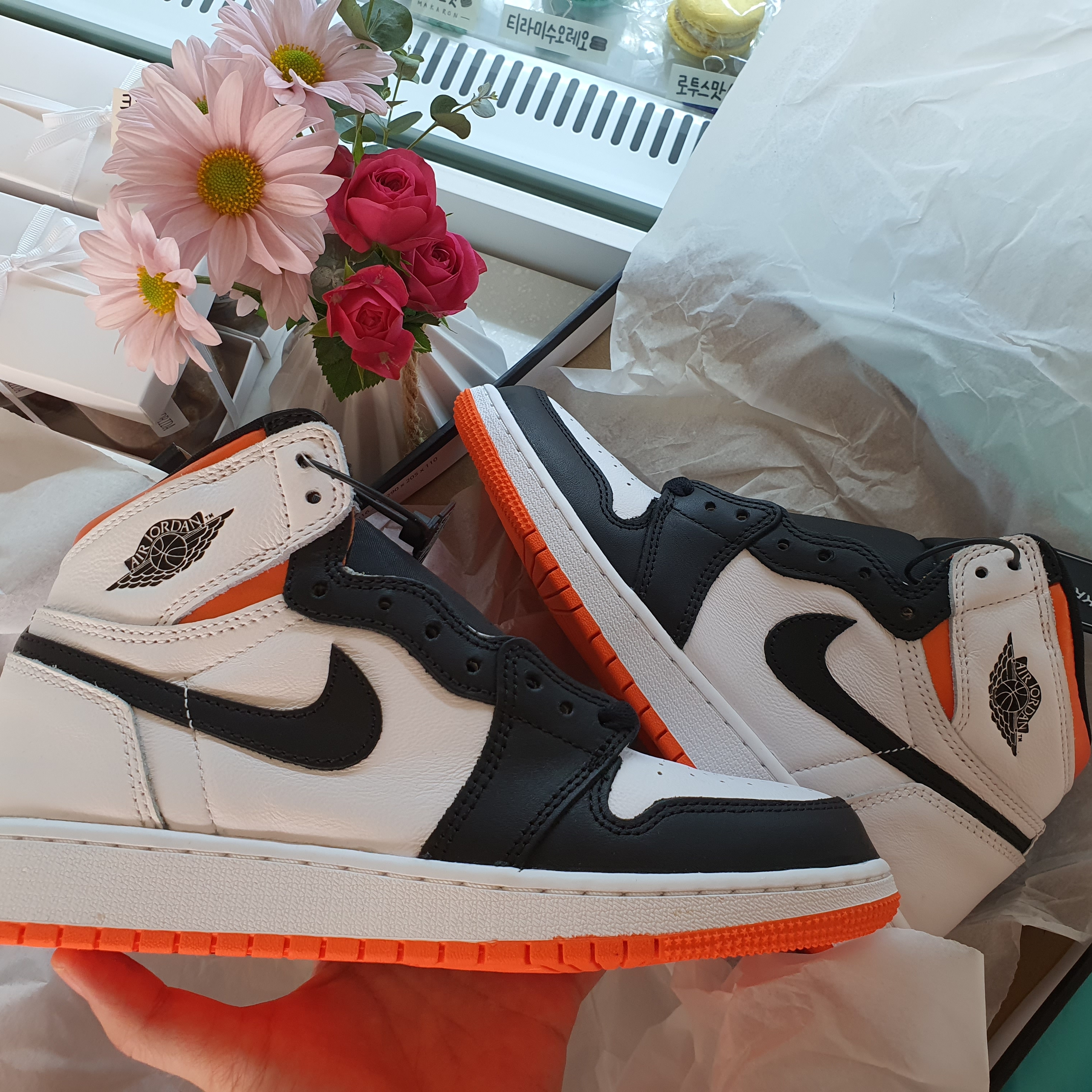 (GS) Jordan 1 Retro High OG Electro Orange, Jordan 1 Retro High OG Electro Orange 착용 스타일