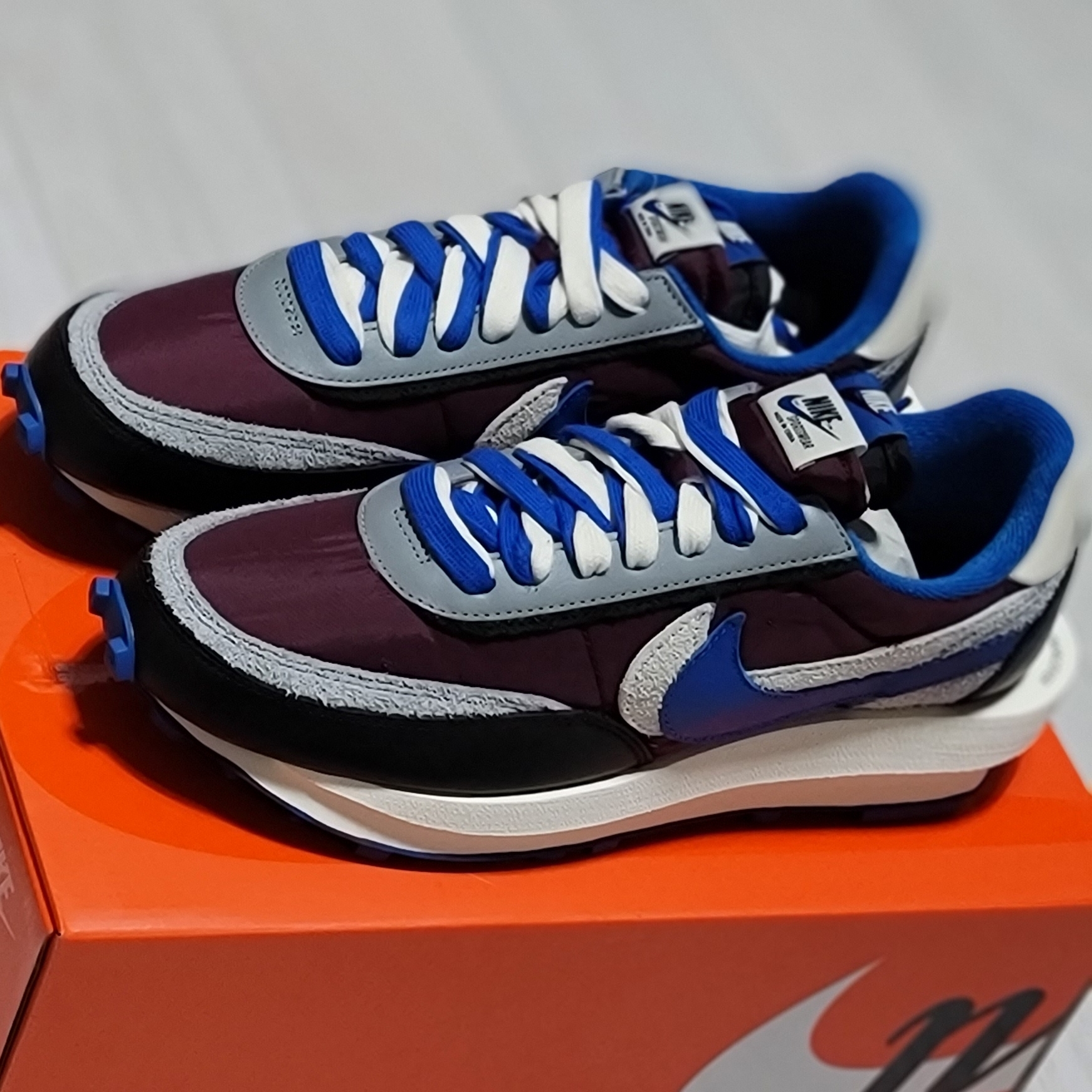 Nike x Sacai x Undercover LDWaffle Night Maroon Team Royal 착용 스타일 - 1