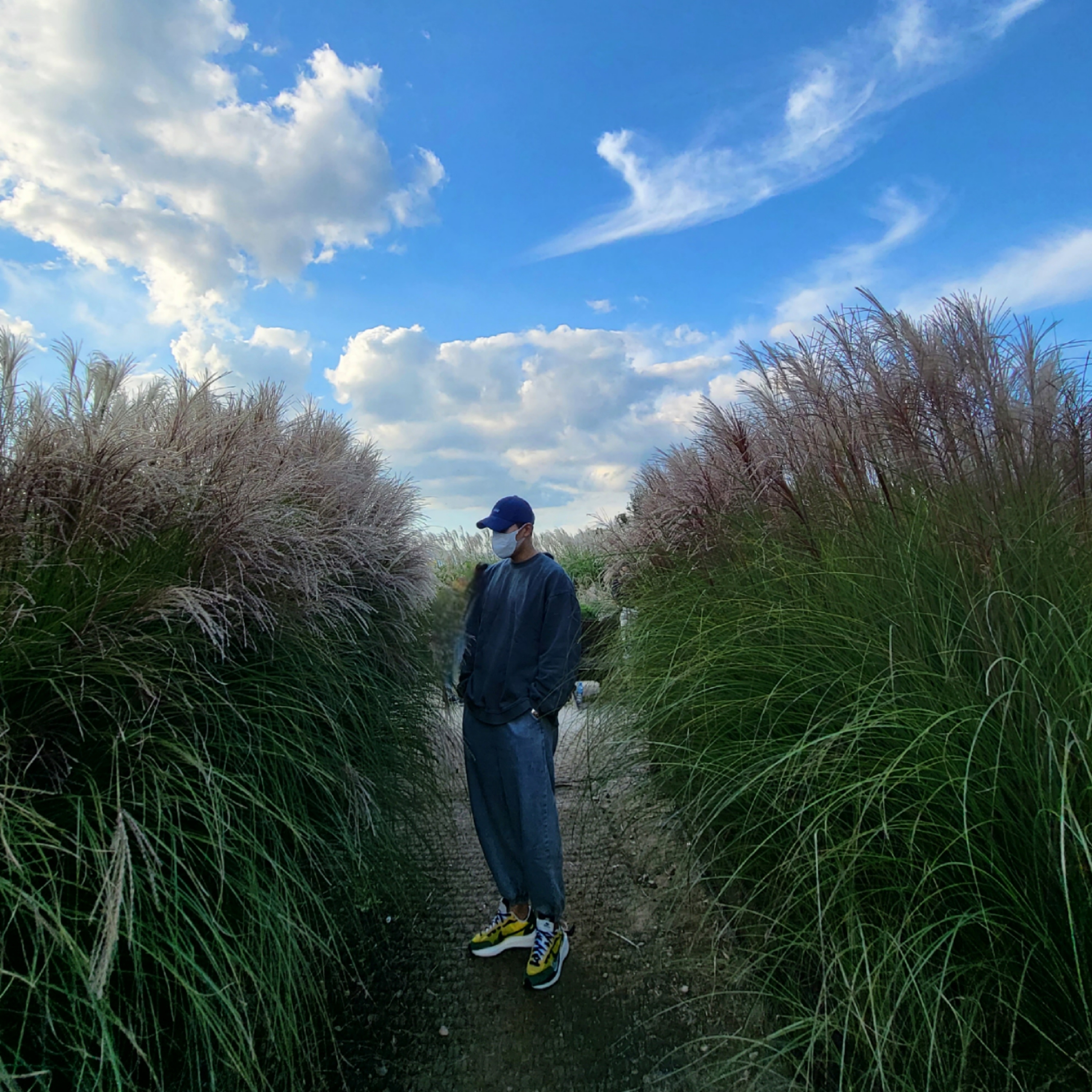 Nike x Sacai VaporWaffle Tour Yellow & Gorge Green Sail 착용 스타일