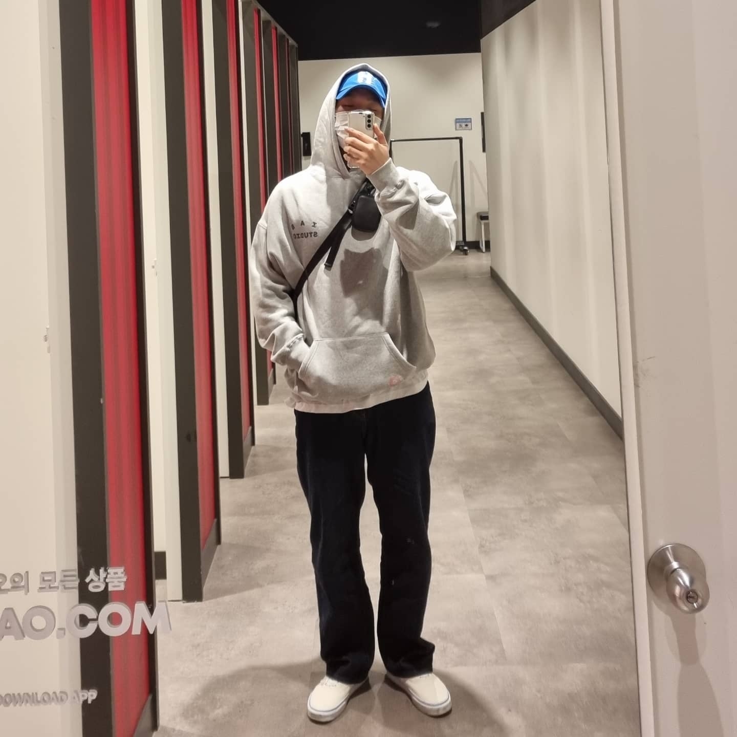 IAB Studio x Hyundai Mobis Hoodie 착용 스타일 - 3