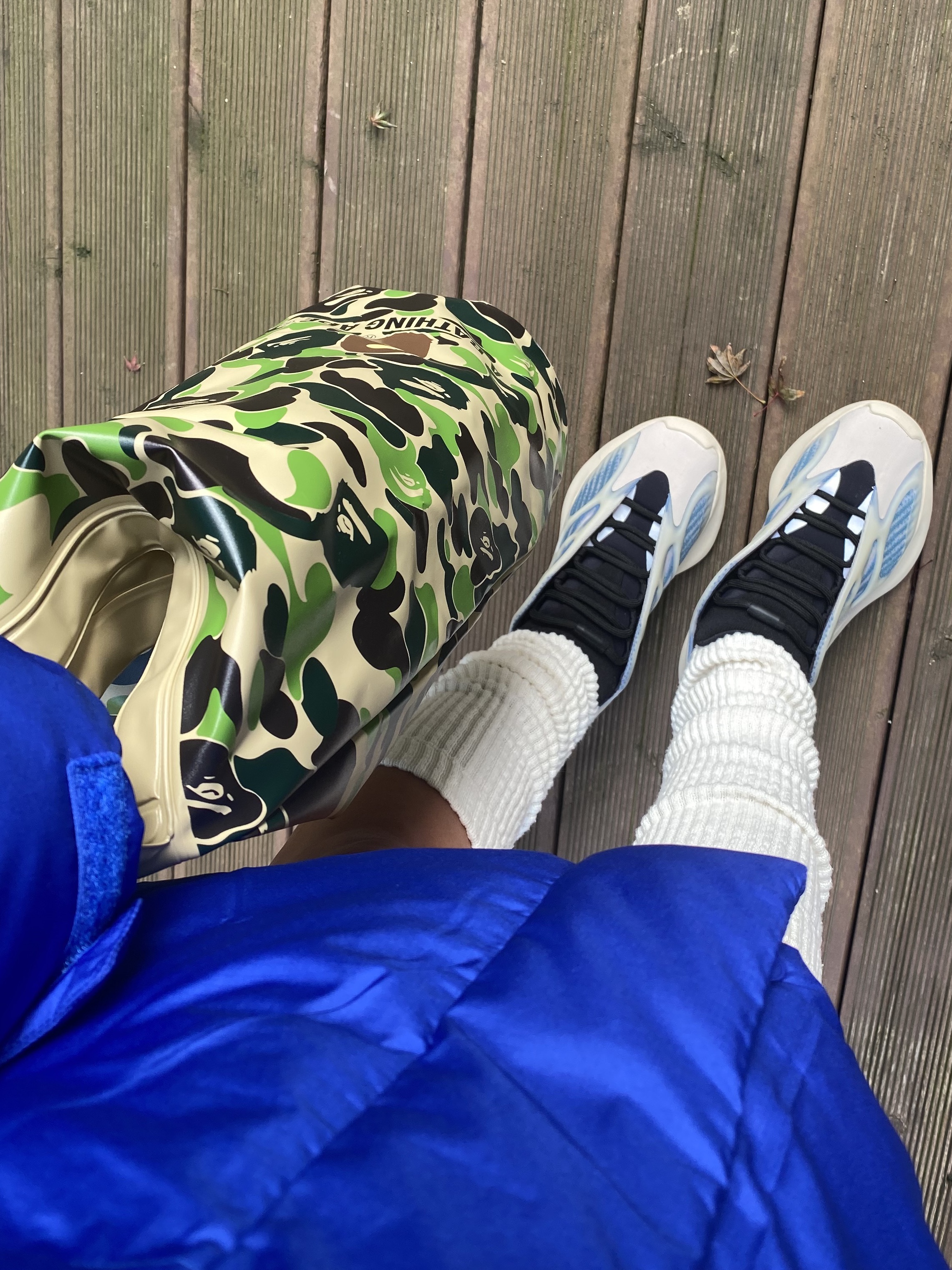 Adidas Yeezy 700 V3 Kyanite 착용 스타일 - 5