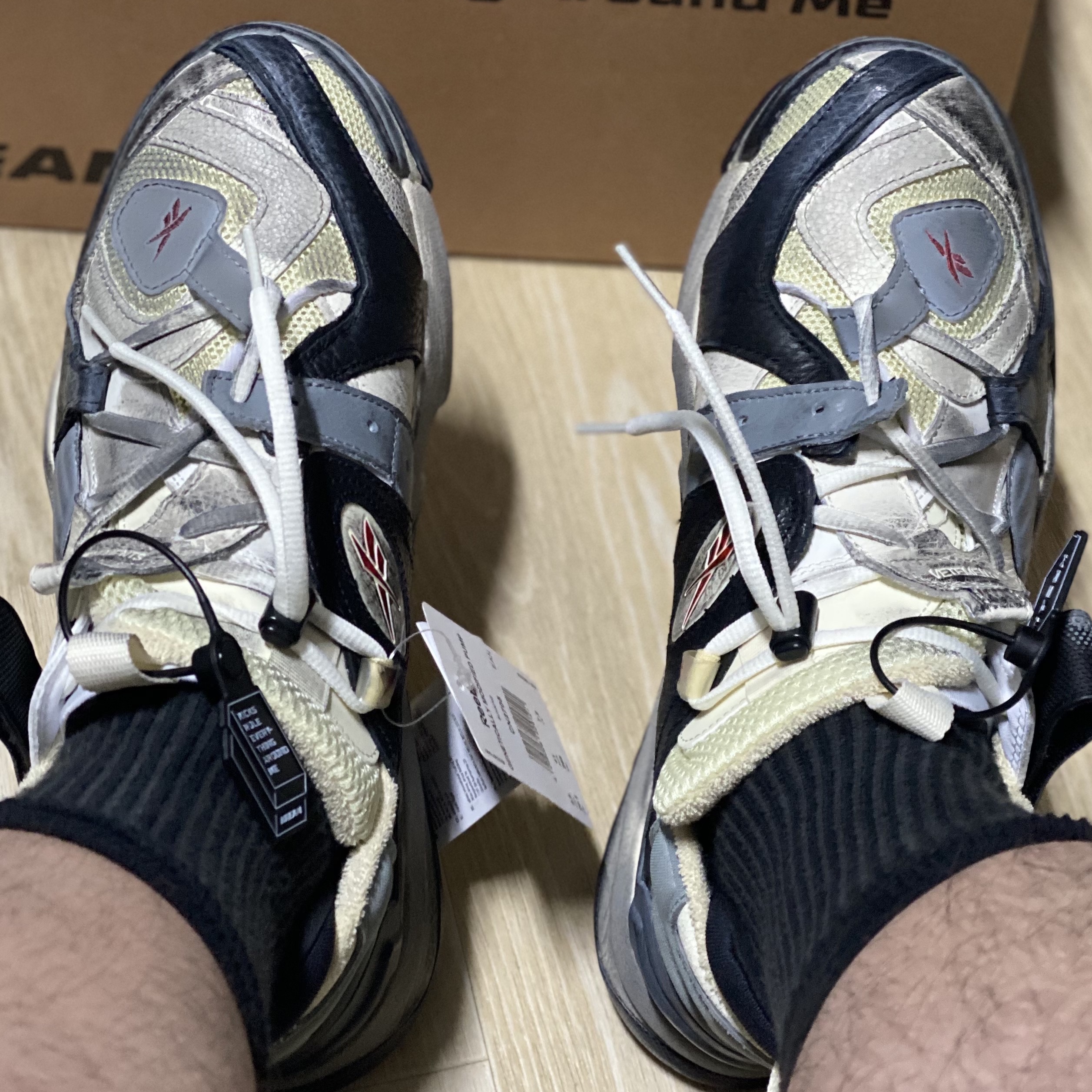 Reebok x Vetements Genetically Modified Pump Dirty Grey 착용 스타일 - 2