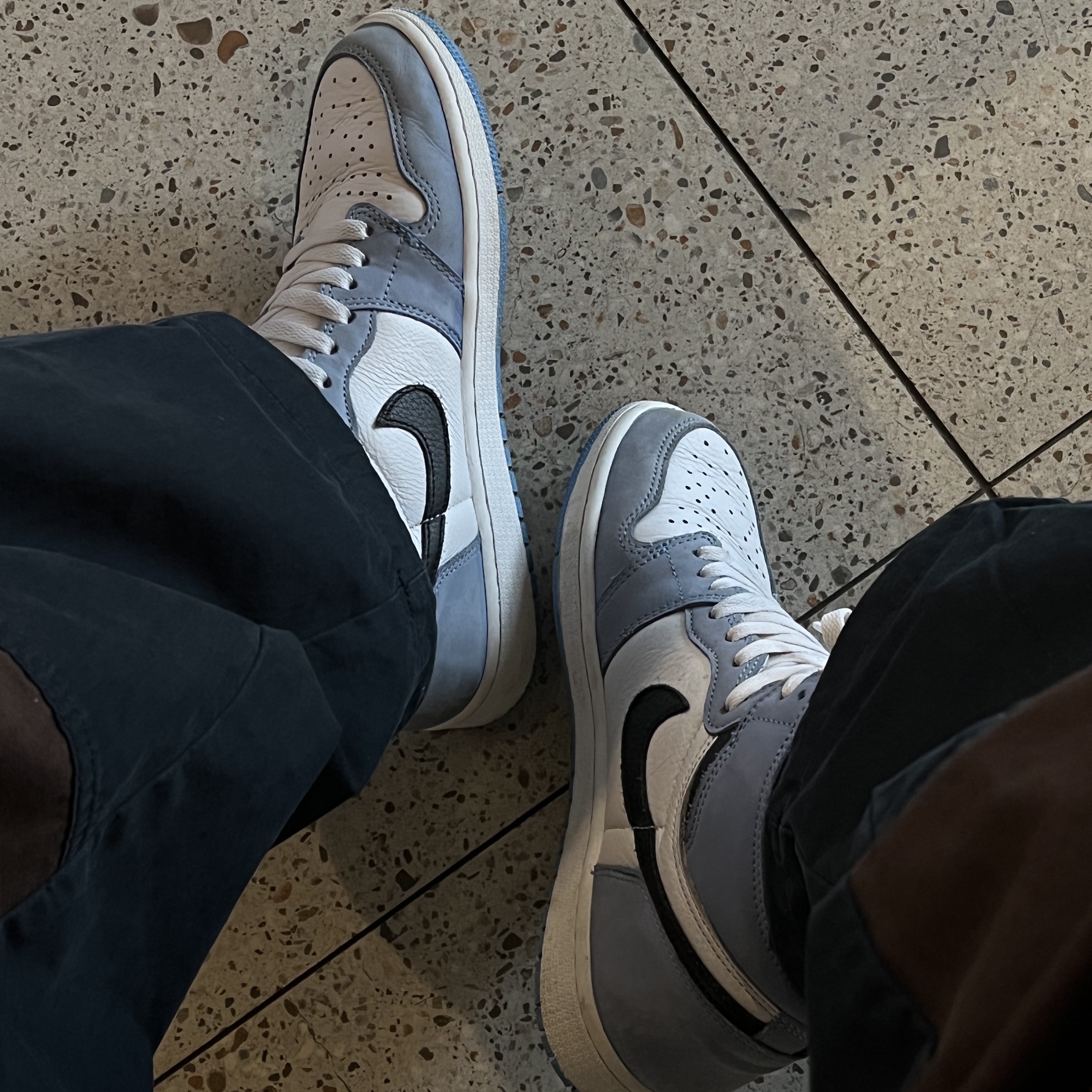 Jordan 1 Retro High OG University Blue 착용 스타일 - 2