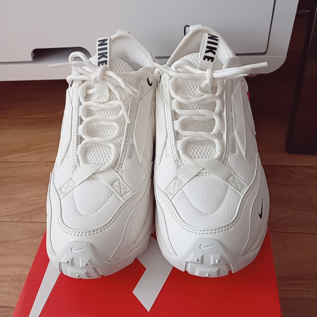 (W) Nike TC 7900 Summit White 착용 스타일 - 2