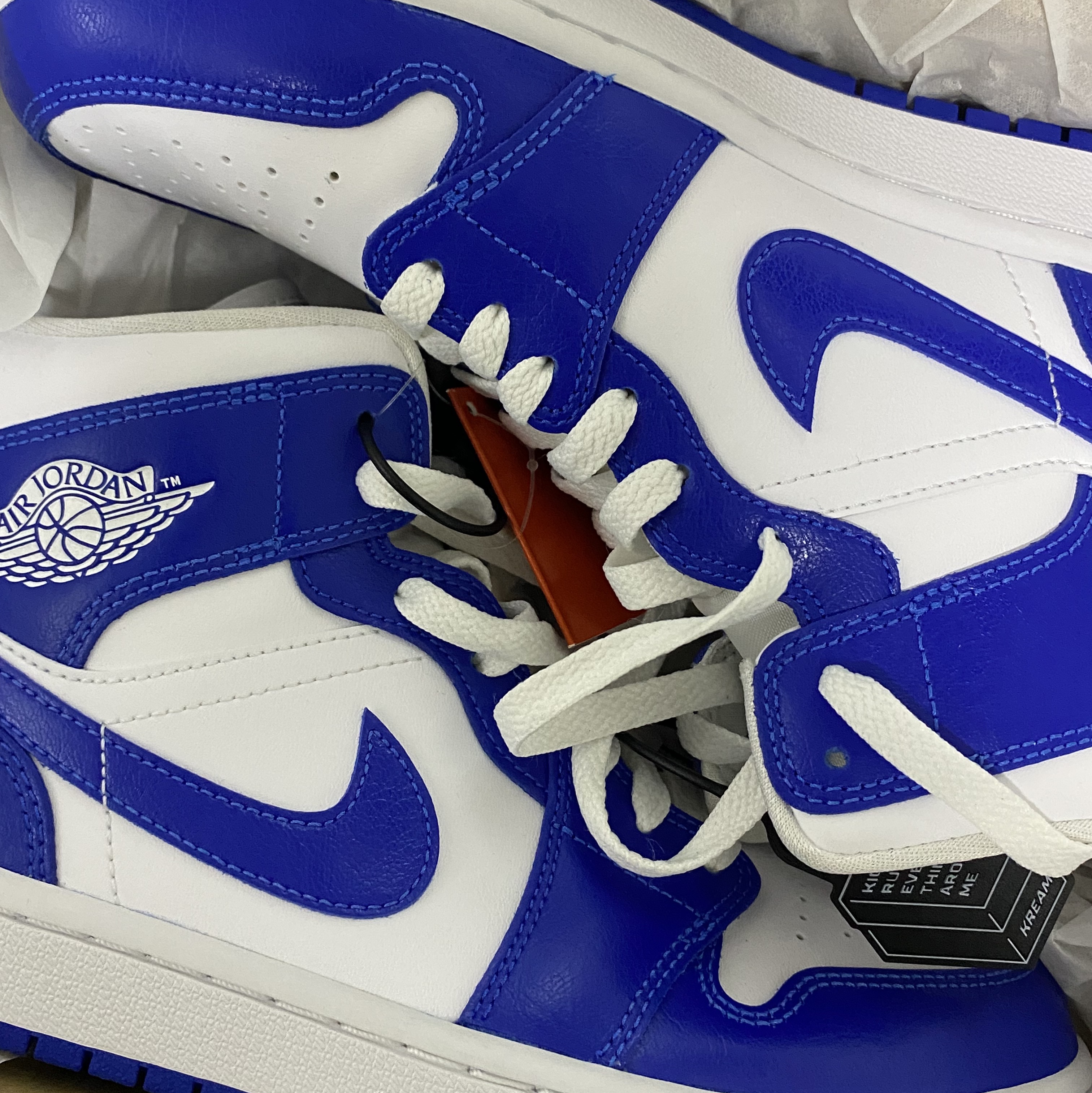 (W) Jordan 1 Mid White Hyper Royal 착용 스타일