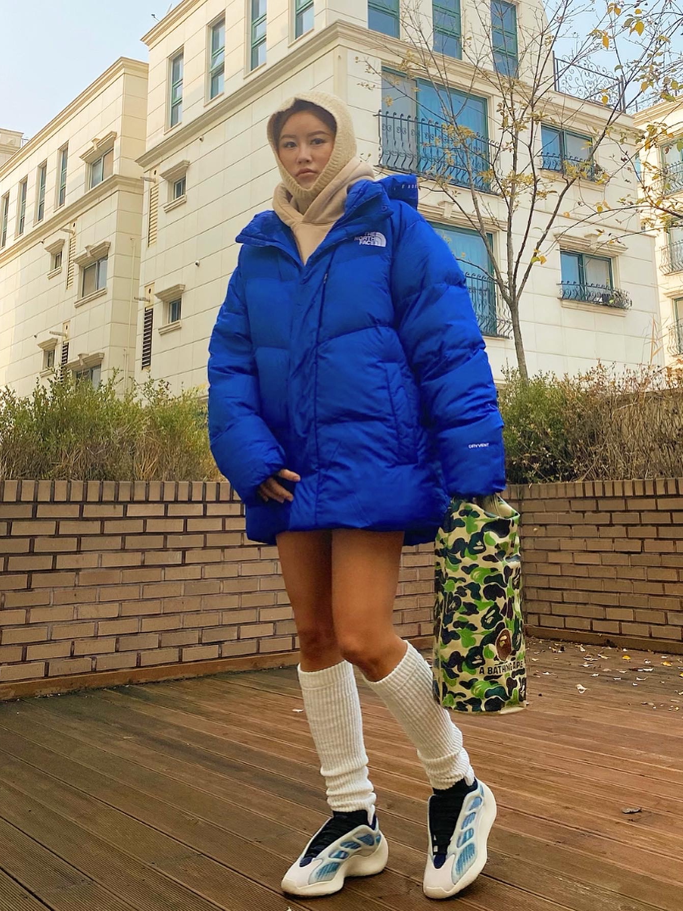 Adidas Yeezy 700 V3 Kyanite 착용 스타일 - 4